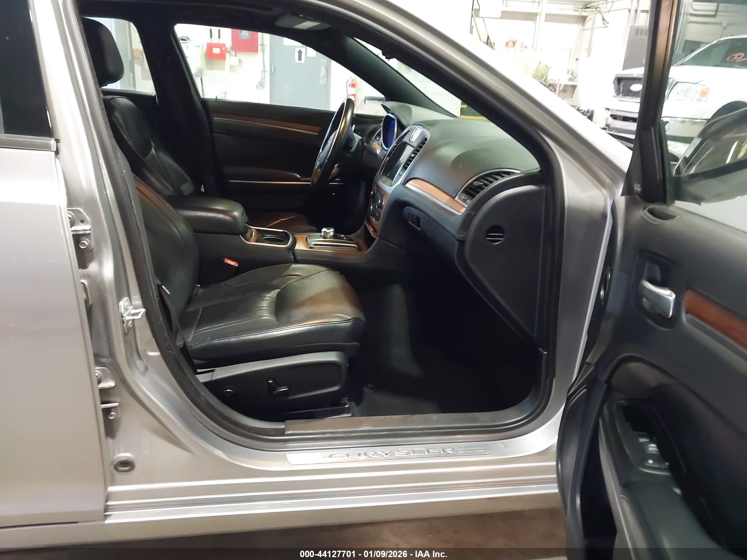 CHRYSLER 300C image 5