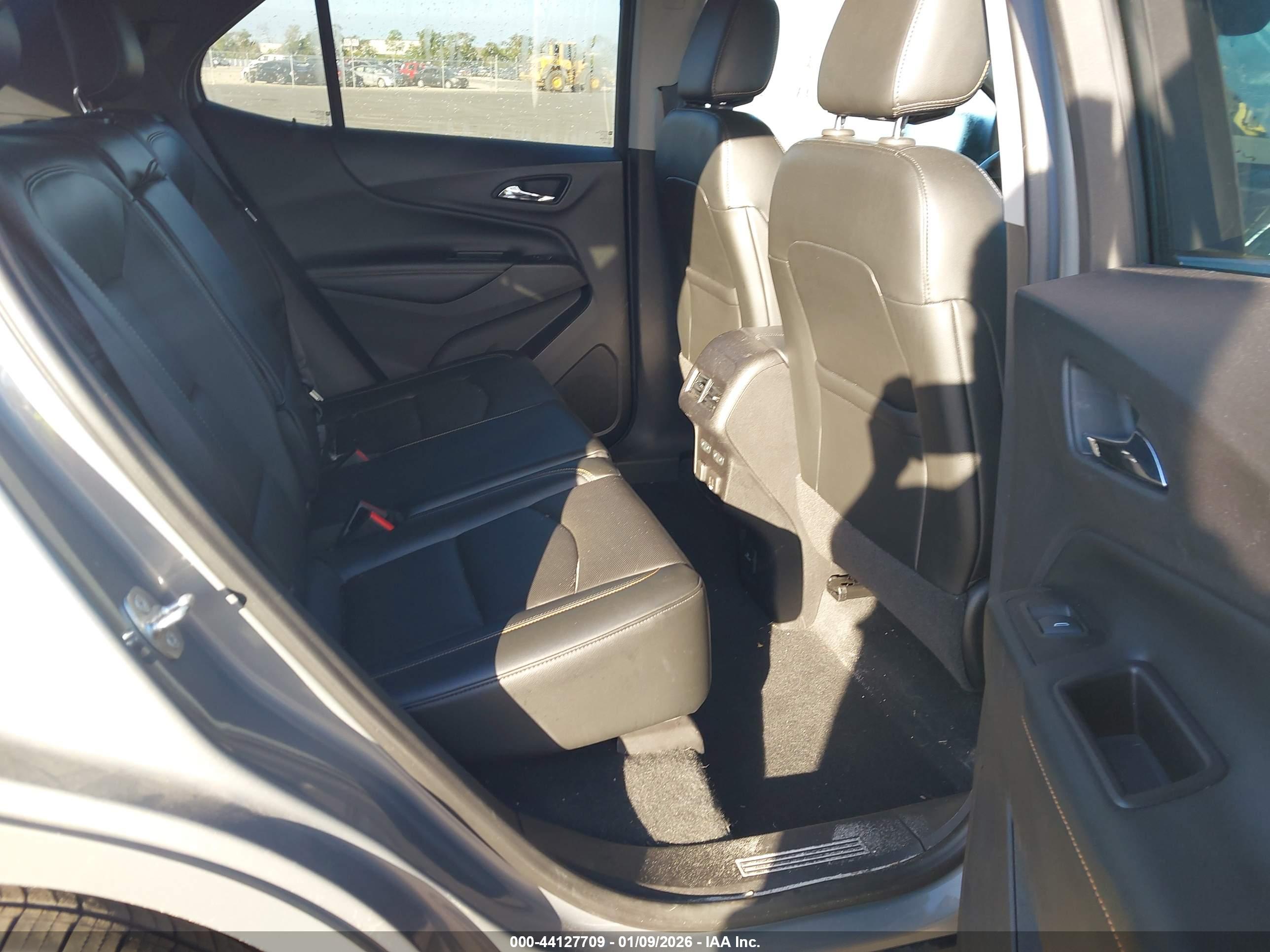 CHEVROLET EQUINOX image 8