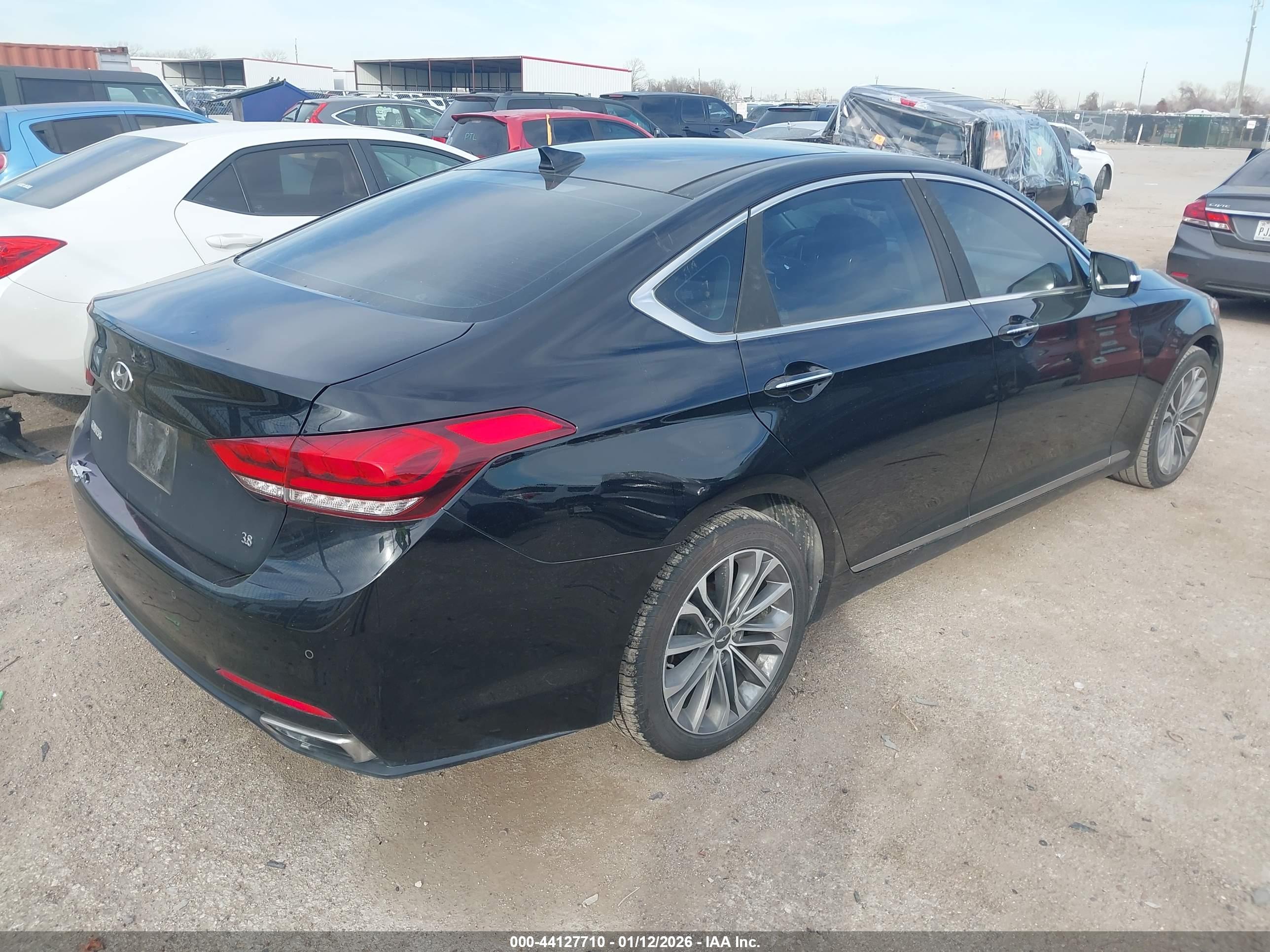 HYUNDAI GENESIS image 4