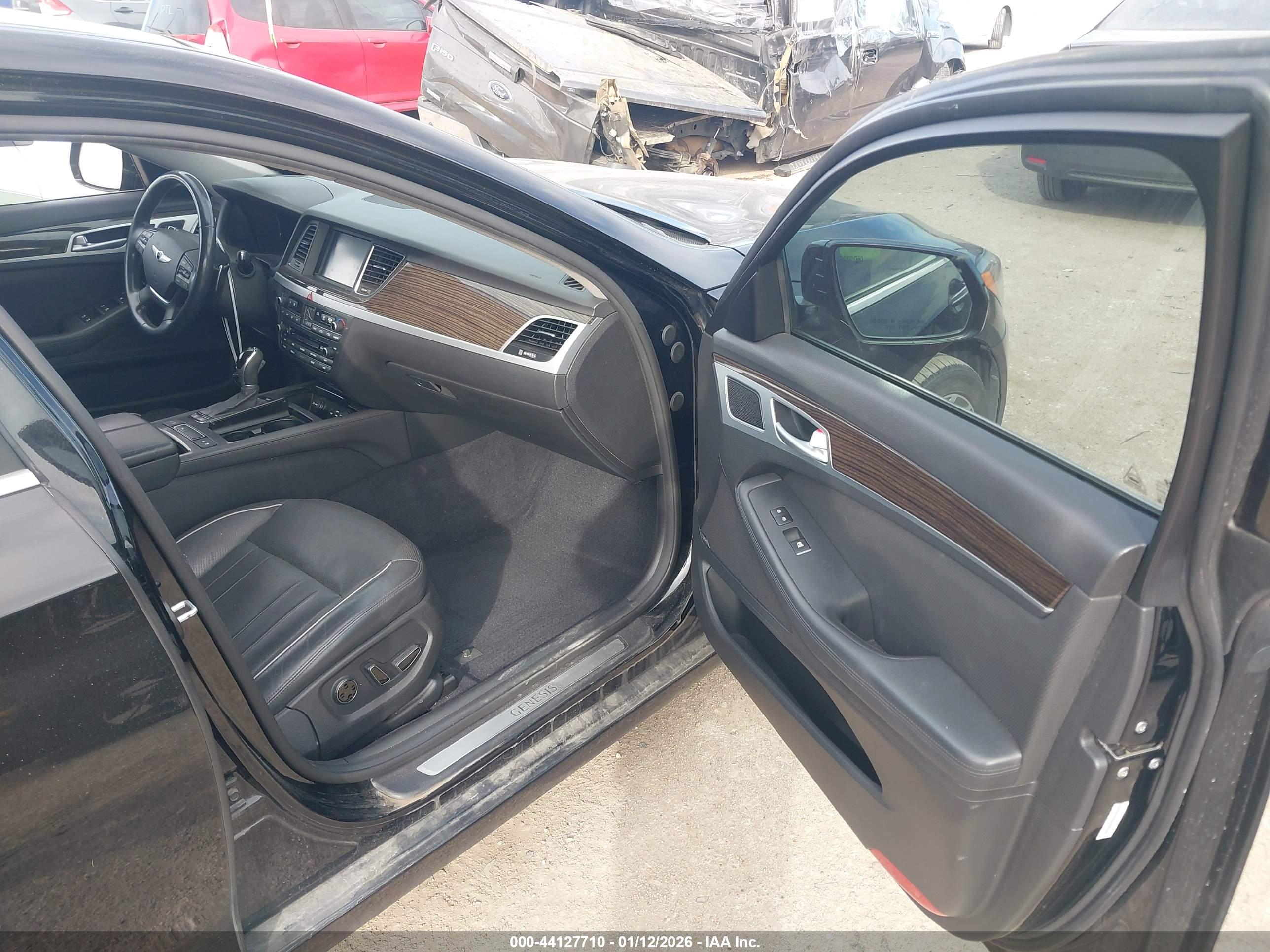 HYUNDAI GENESIS image 5
