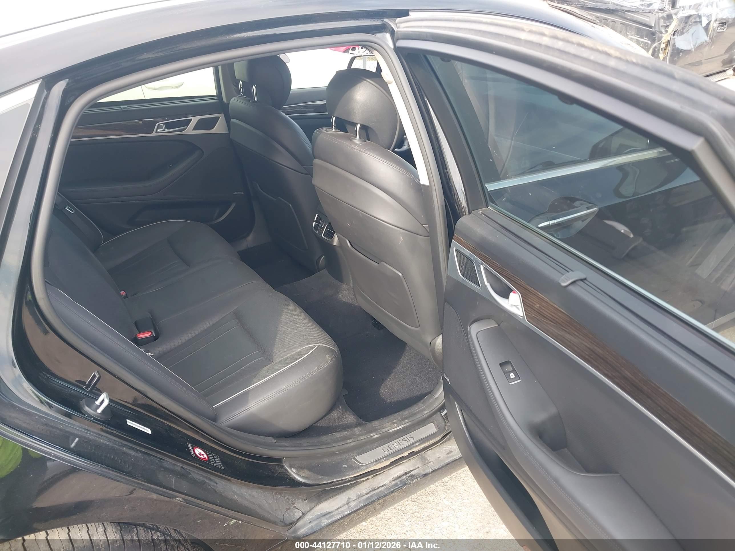 HYUNDAI GENESIS image 8