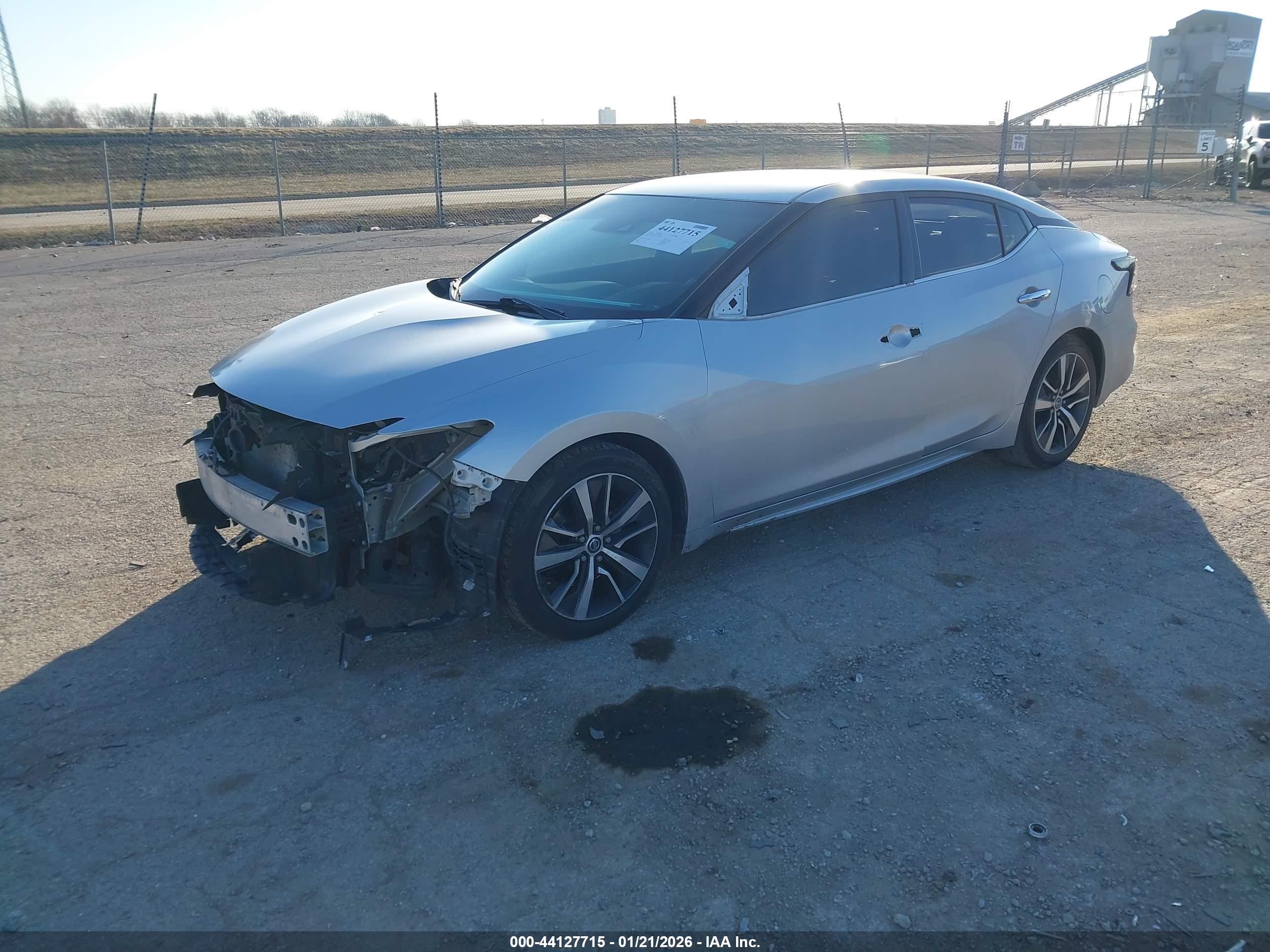 NISSAN MAXIMA image 2