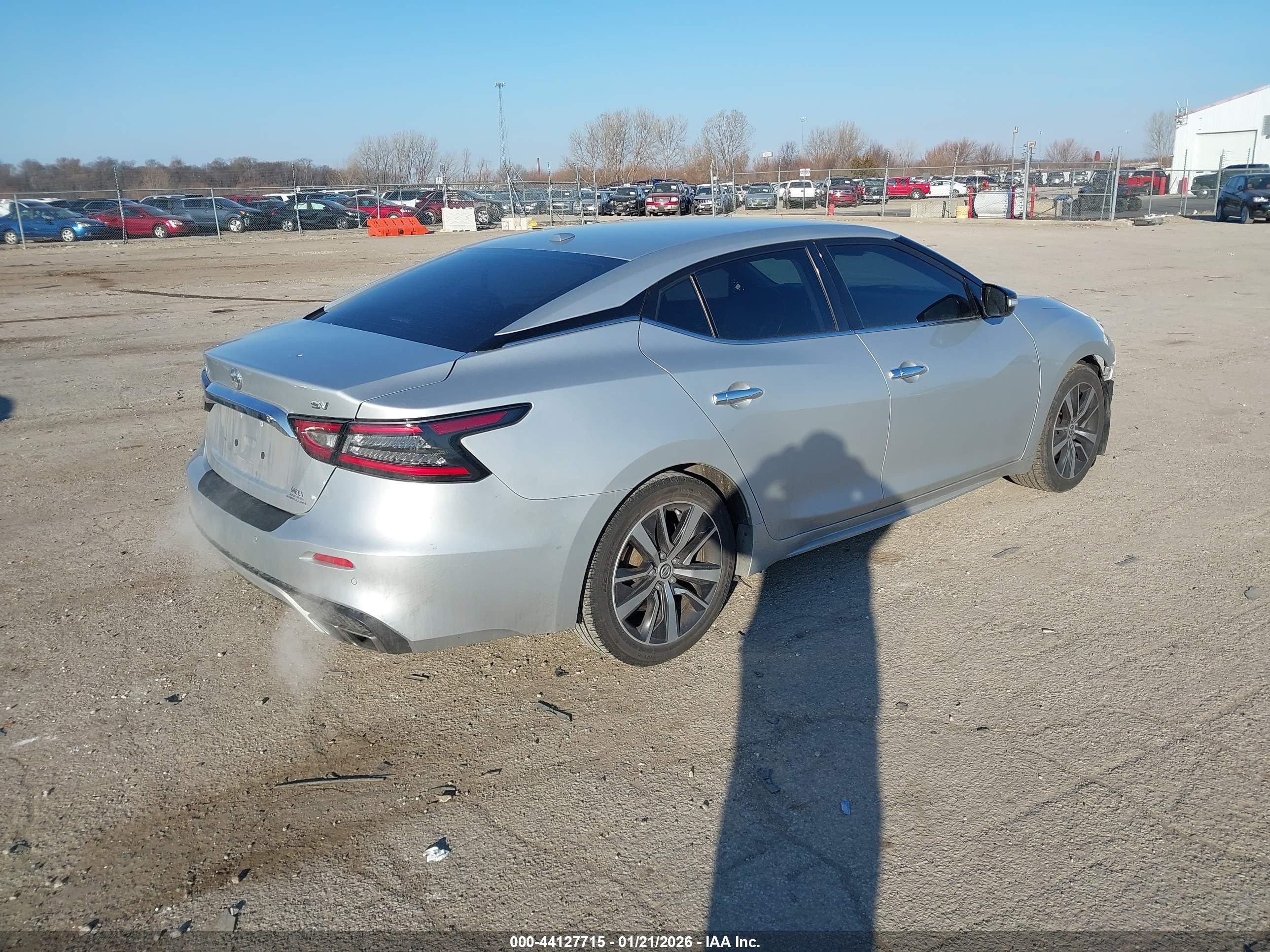 NISSAN MAXIMA image 4