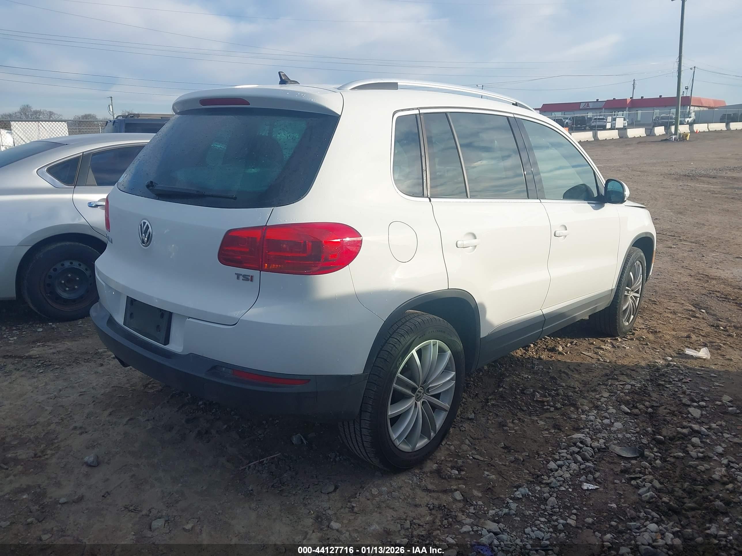 VOLKSWAGEN TIGUAN image 4