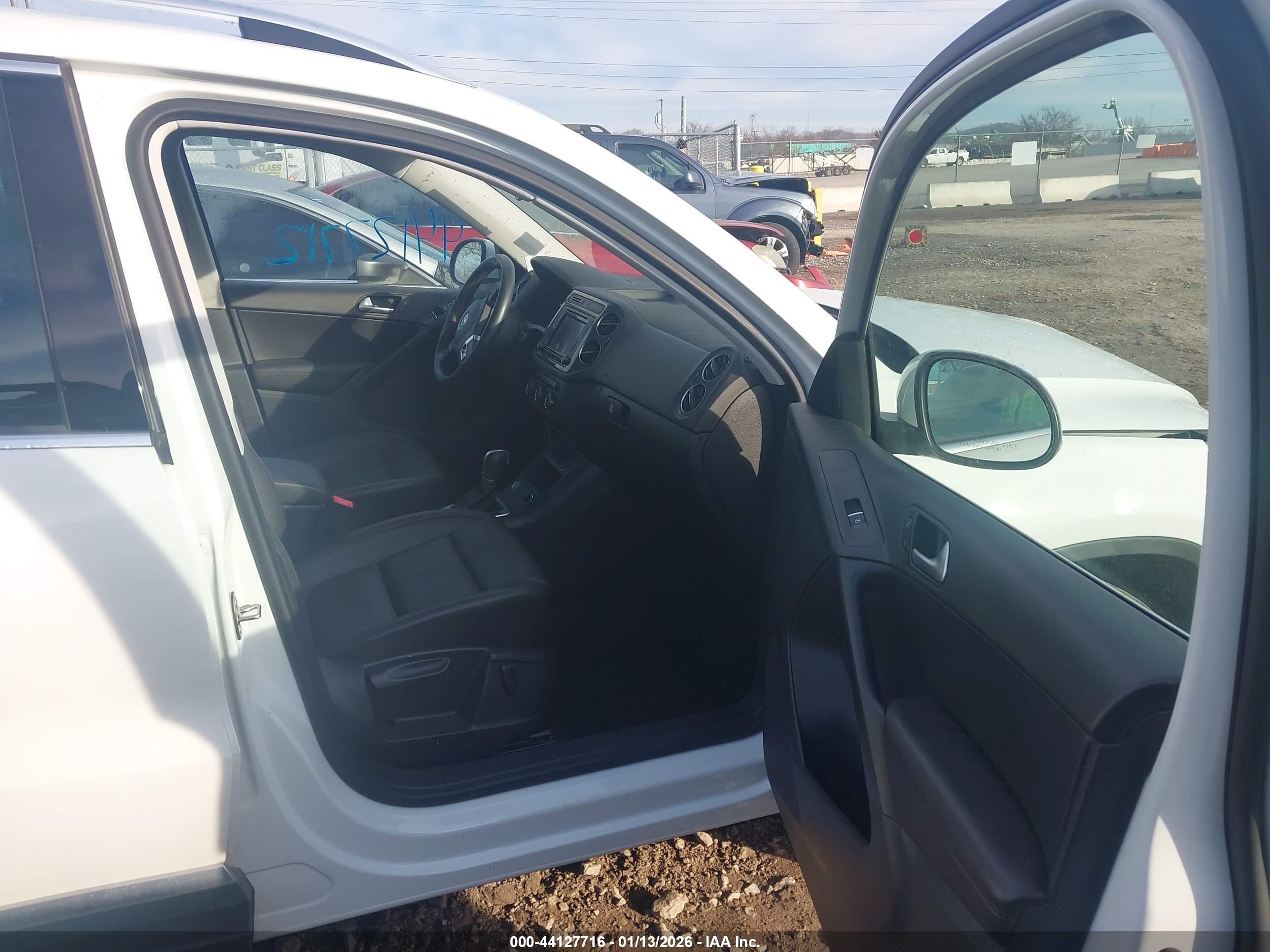 VOLKSWAGEN TIGUAN image 5