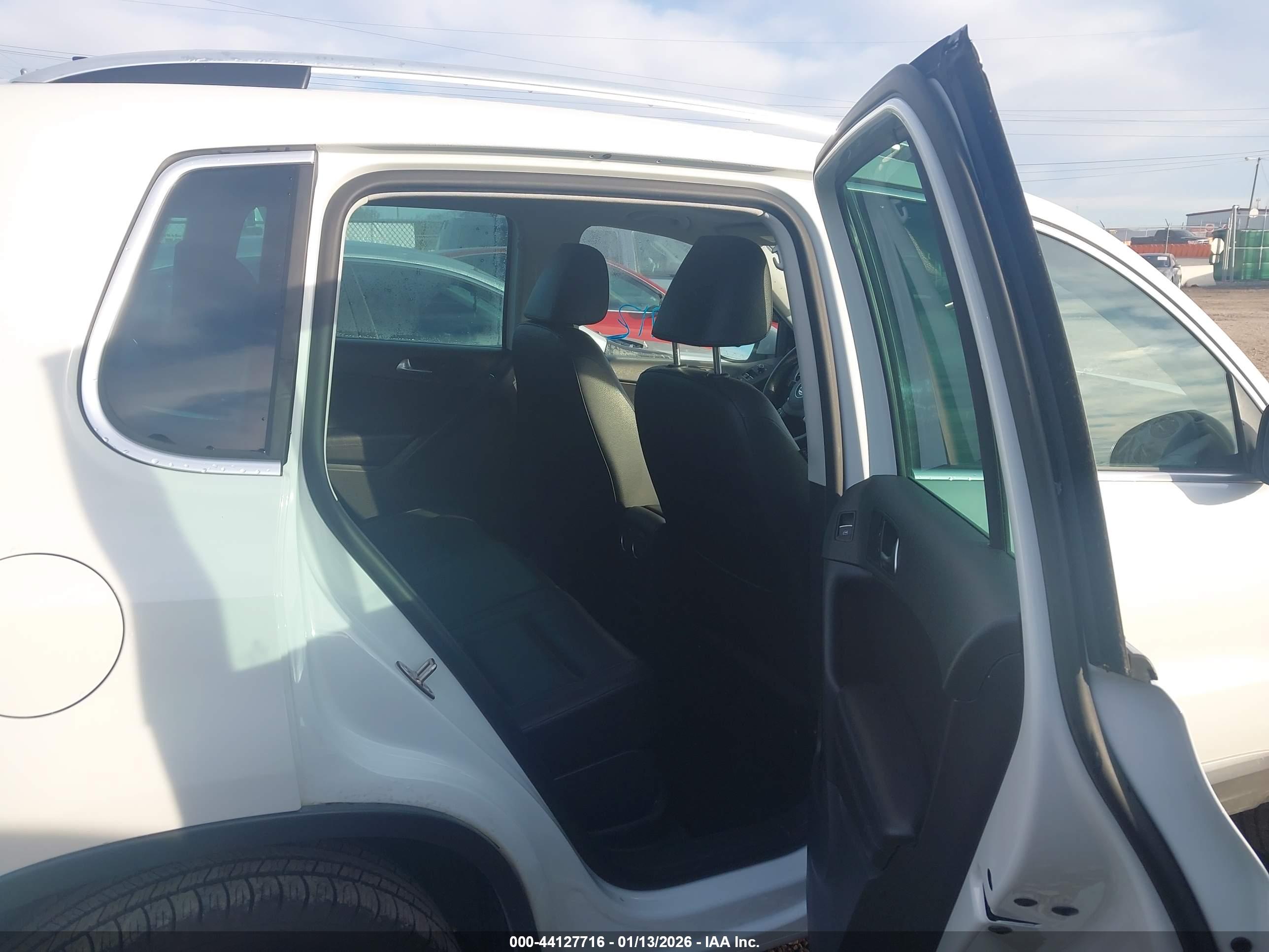VOLKSWAGEN TIGUAN image 8