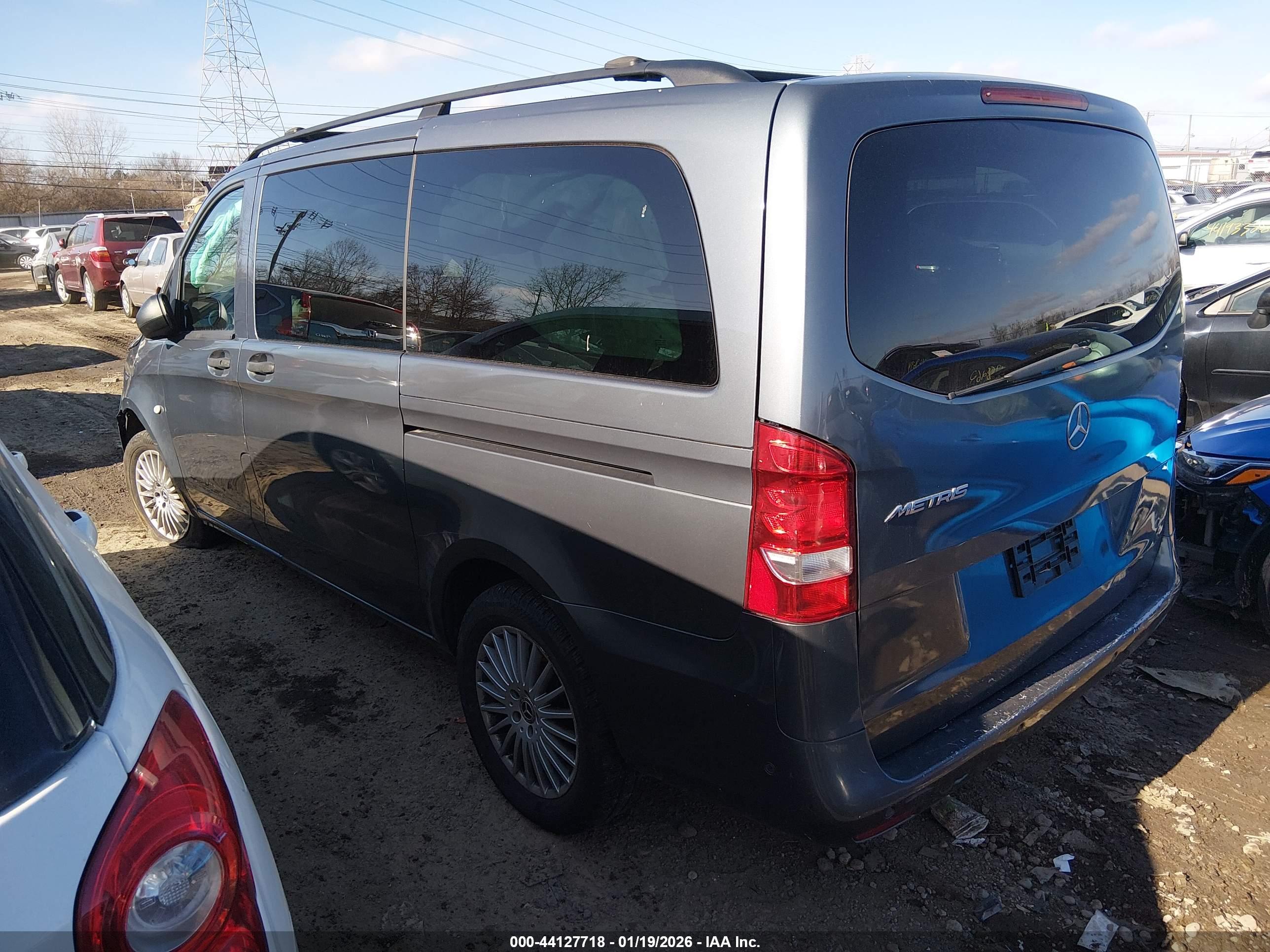 MERCEDES-BENZ METRIS image 3