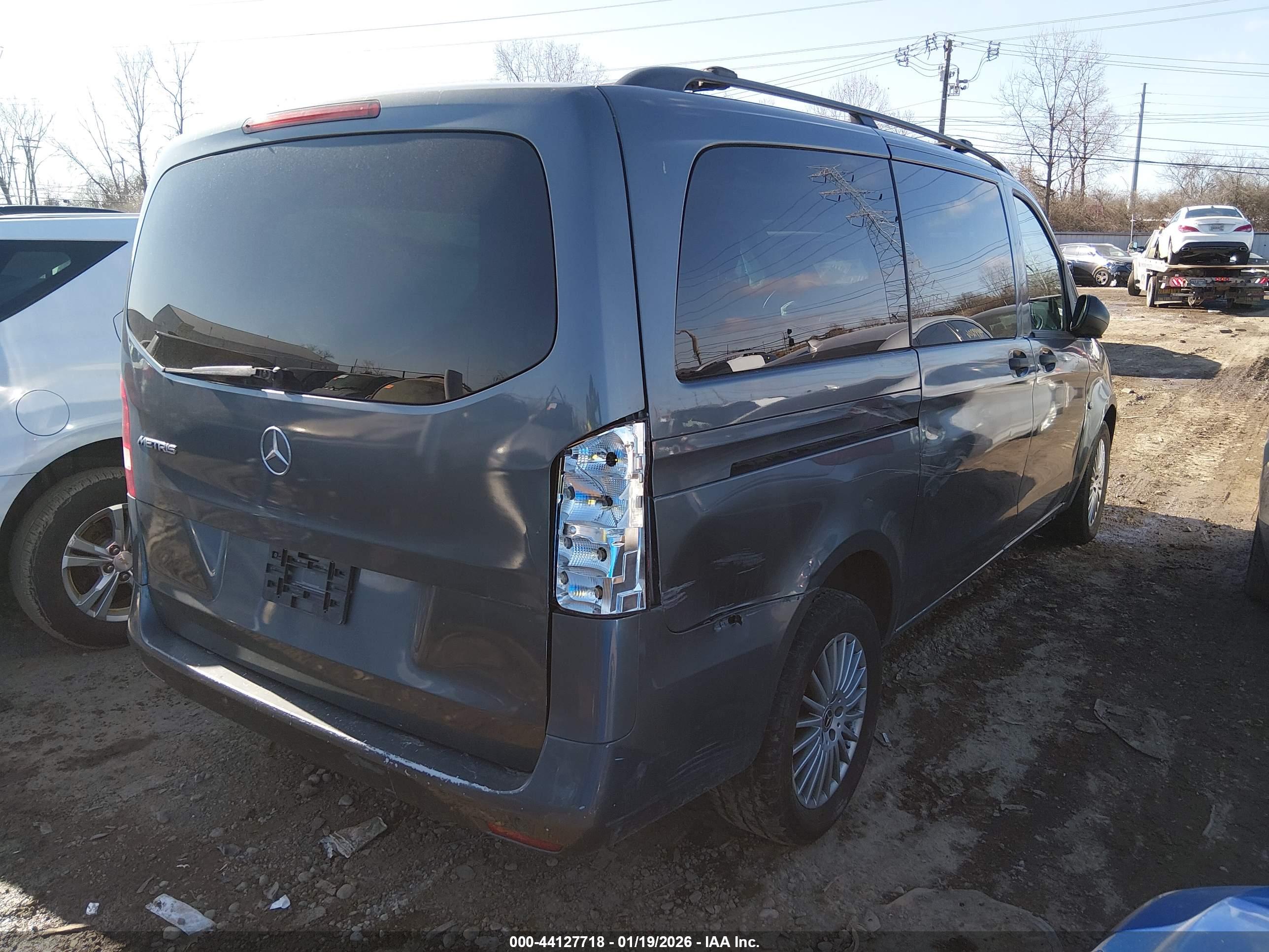 MERCEDES-BENZ METRIS image 4