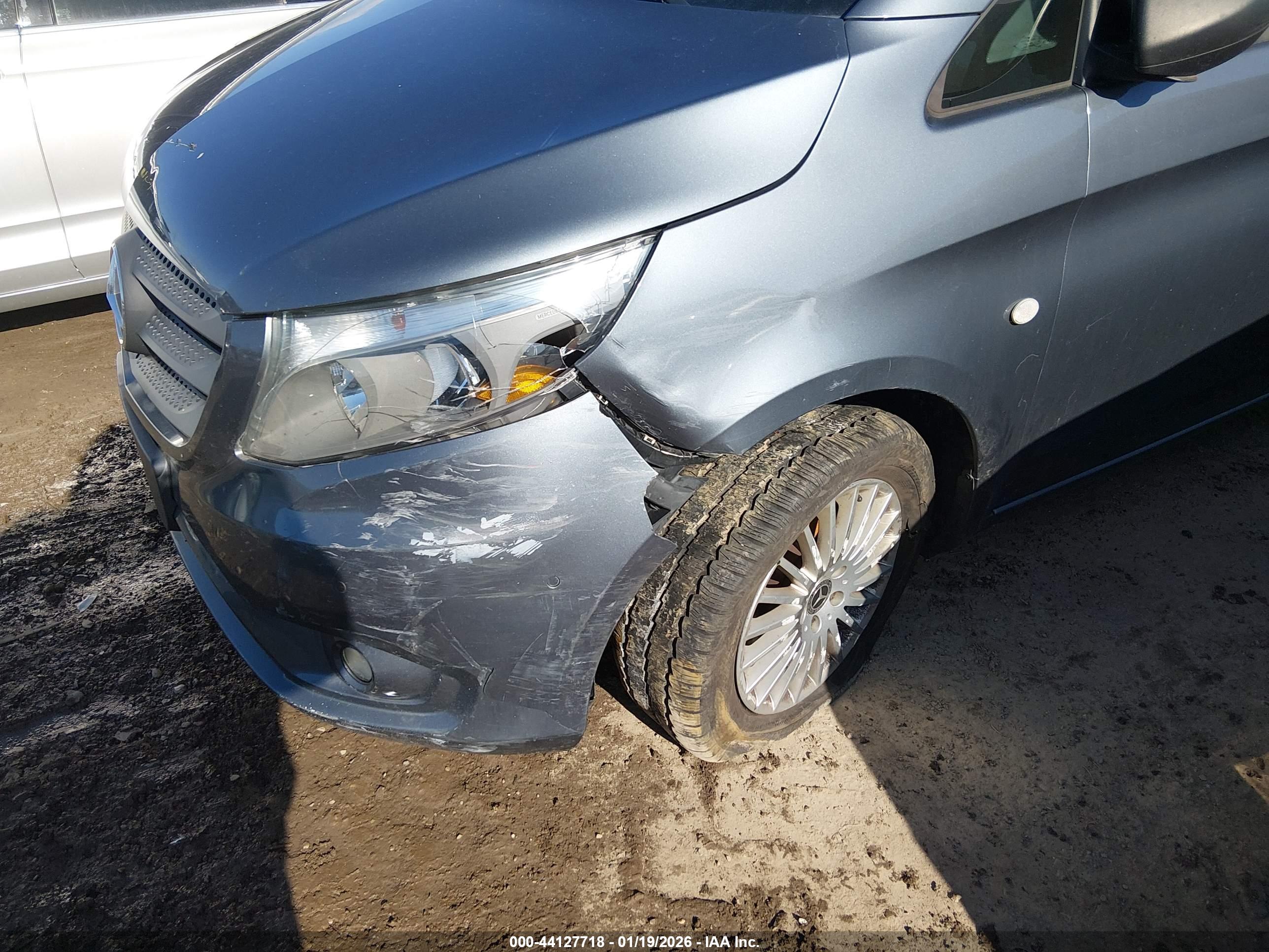 MERCEDES-BENZ METRIS image 6
