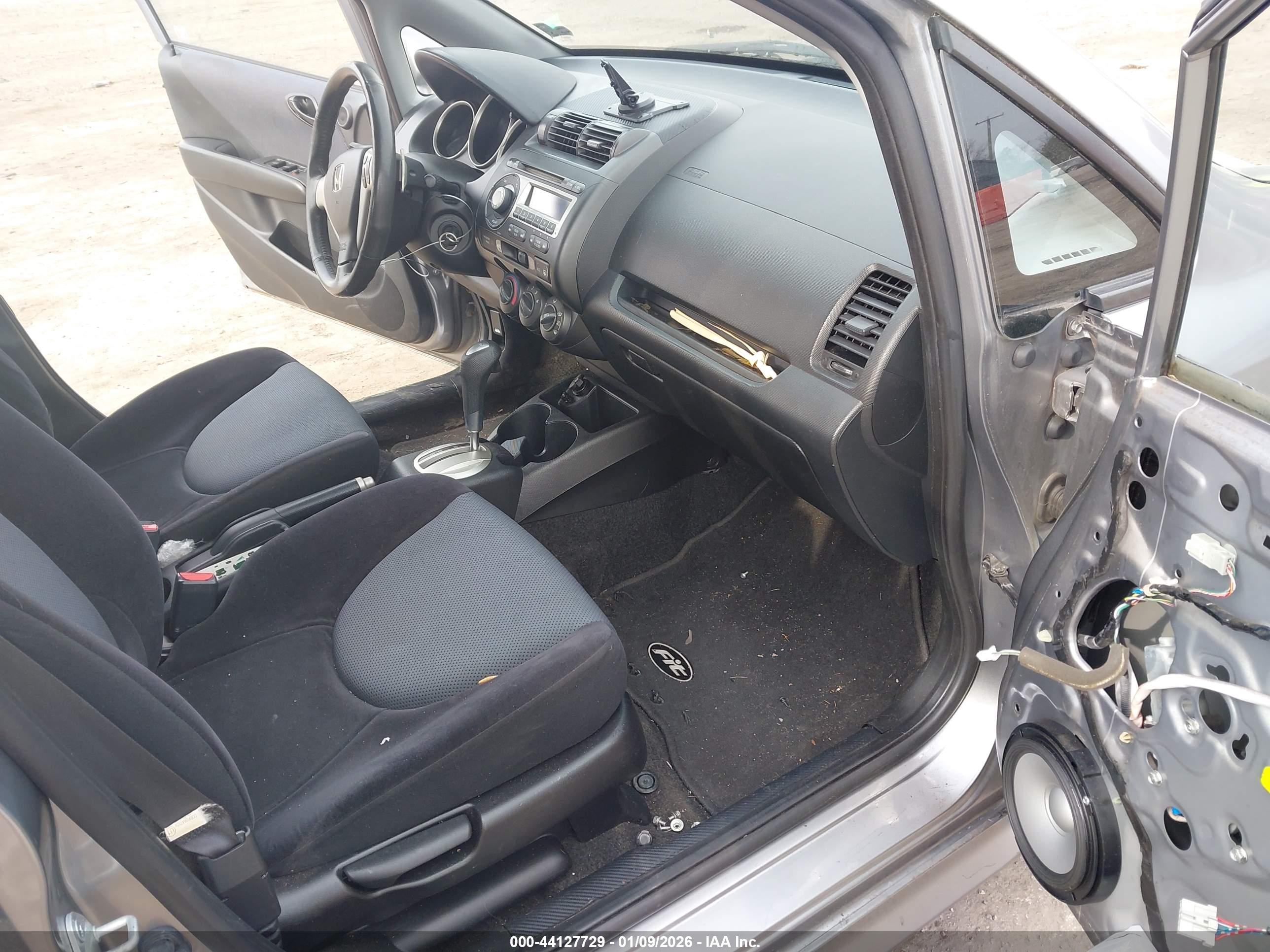 HONDA FIT image 5