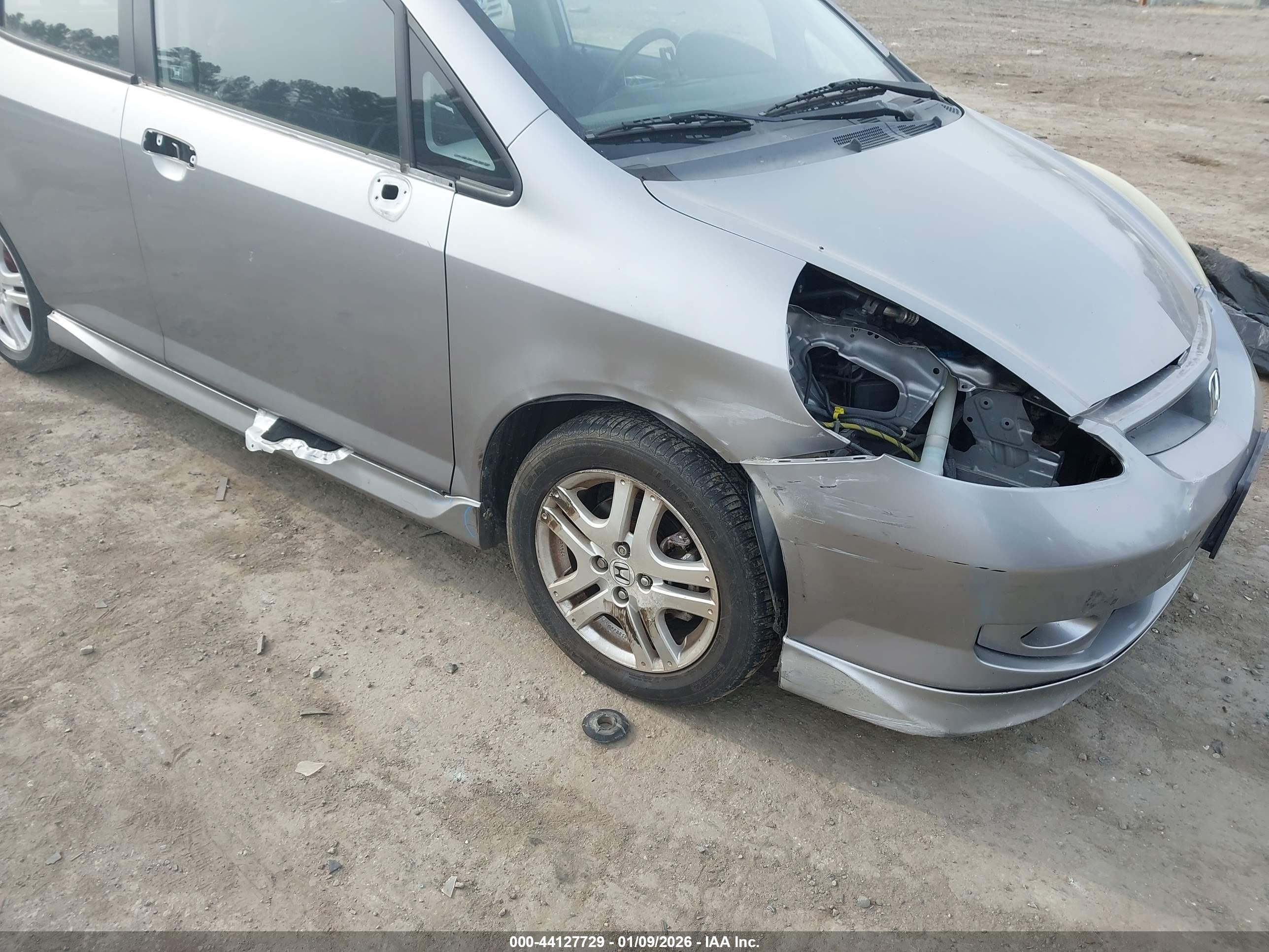 HONDA FIT image 6