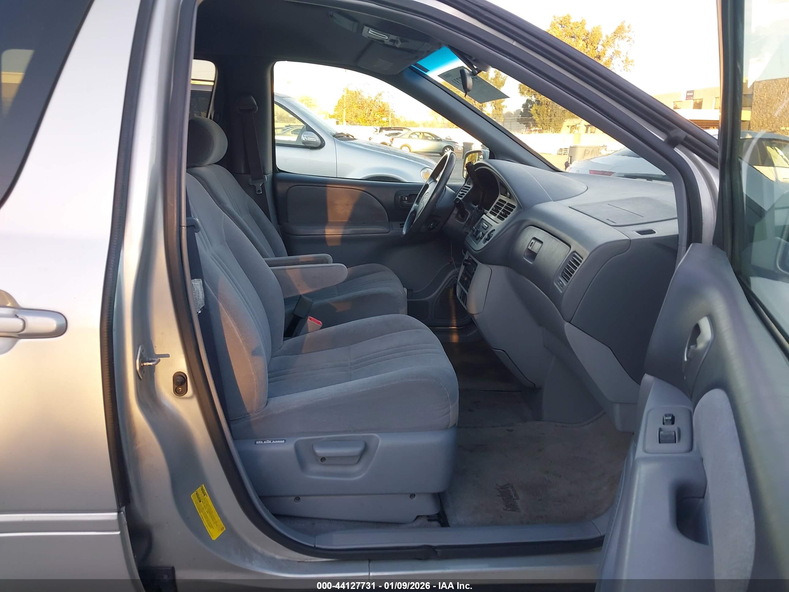TOYOTA SIENNA image 5