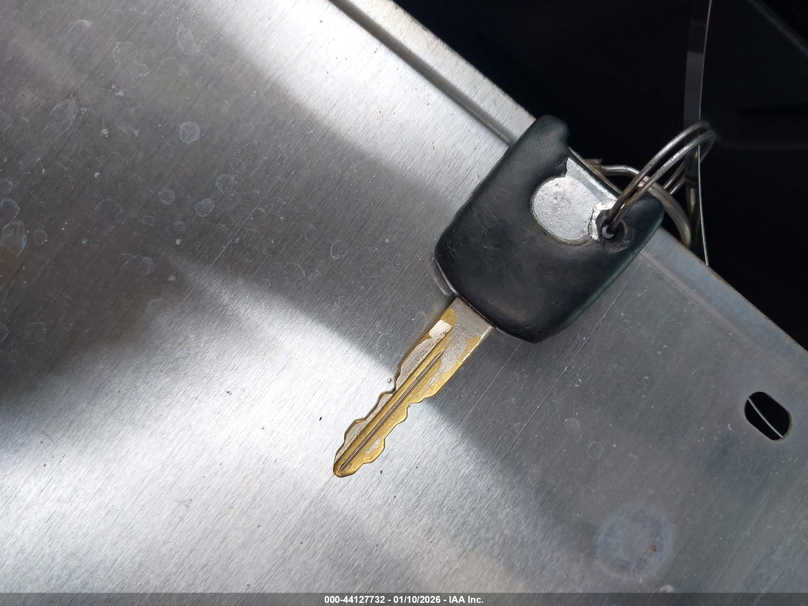 MAZDA TRIBUTE image 11