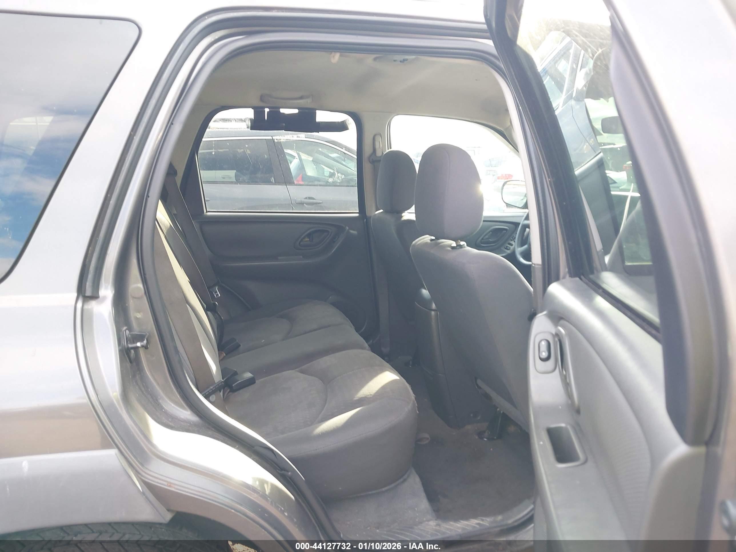 MAZDA TRIBUTE image 8