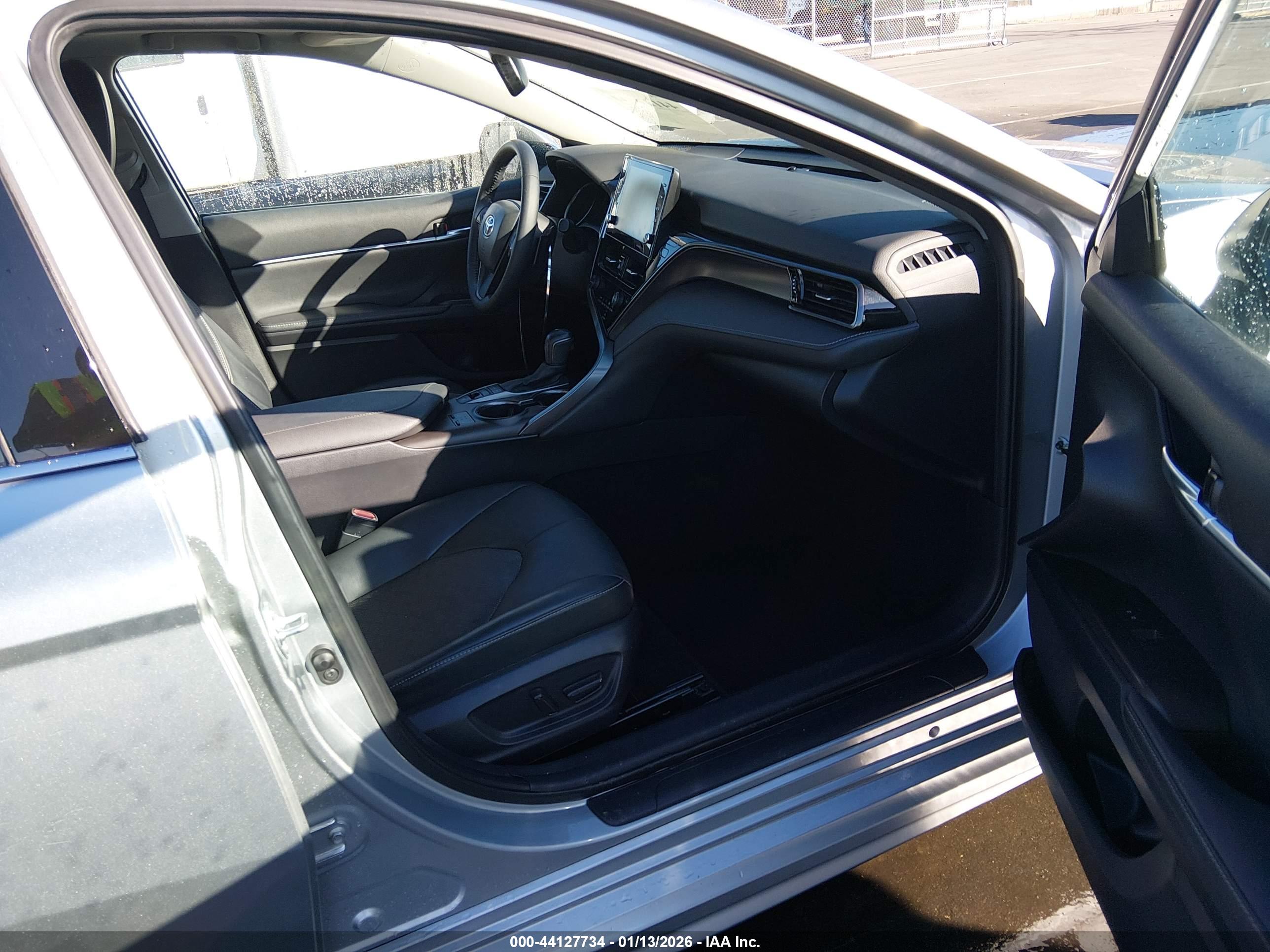 TOYOTA CAMRY image 5