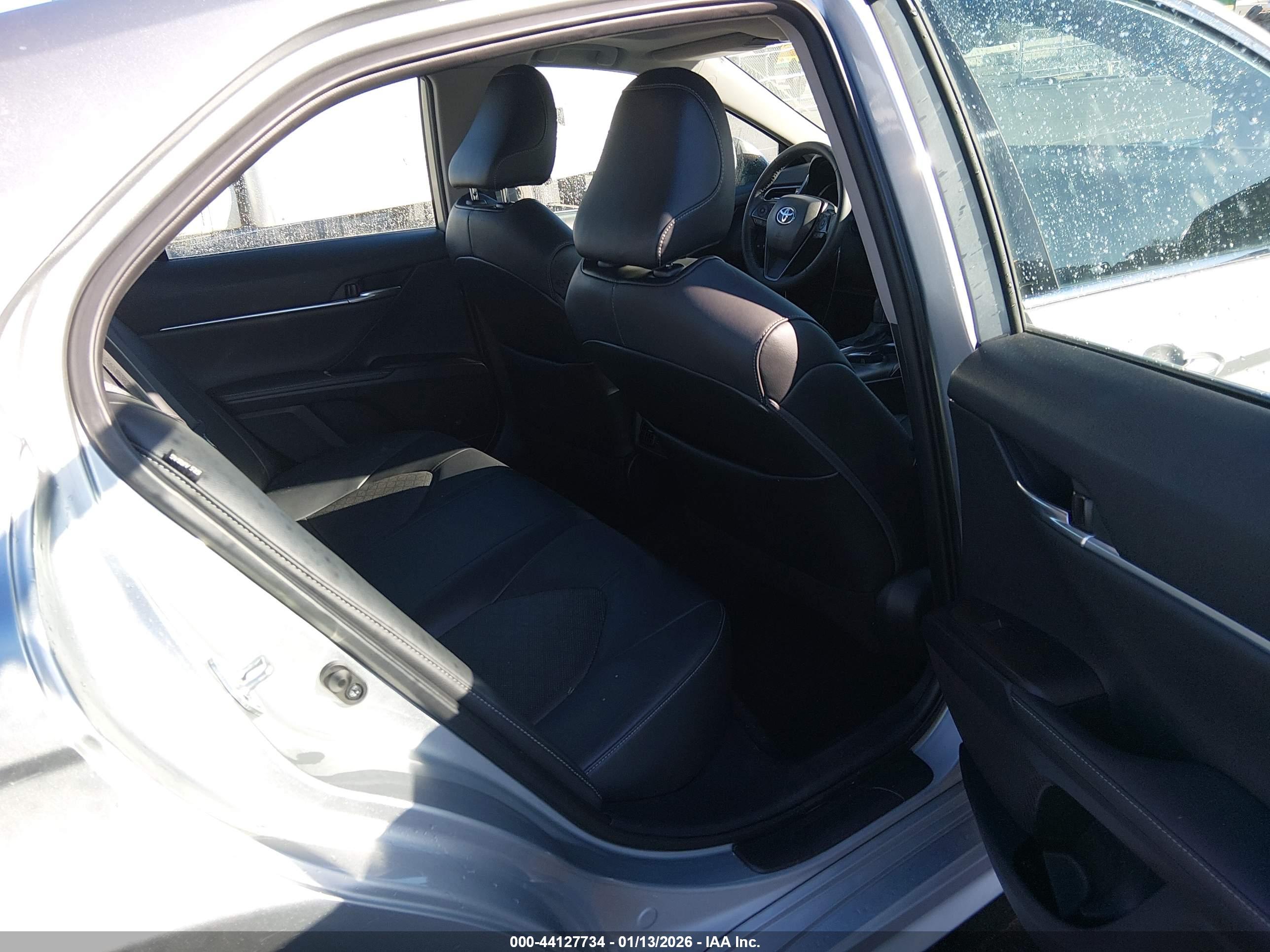 TOYOTA CAMRY image 8