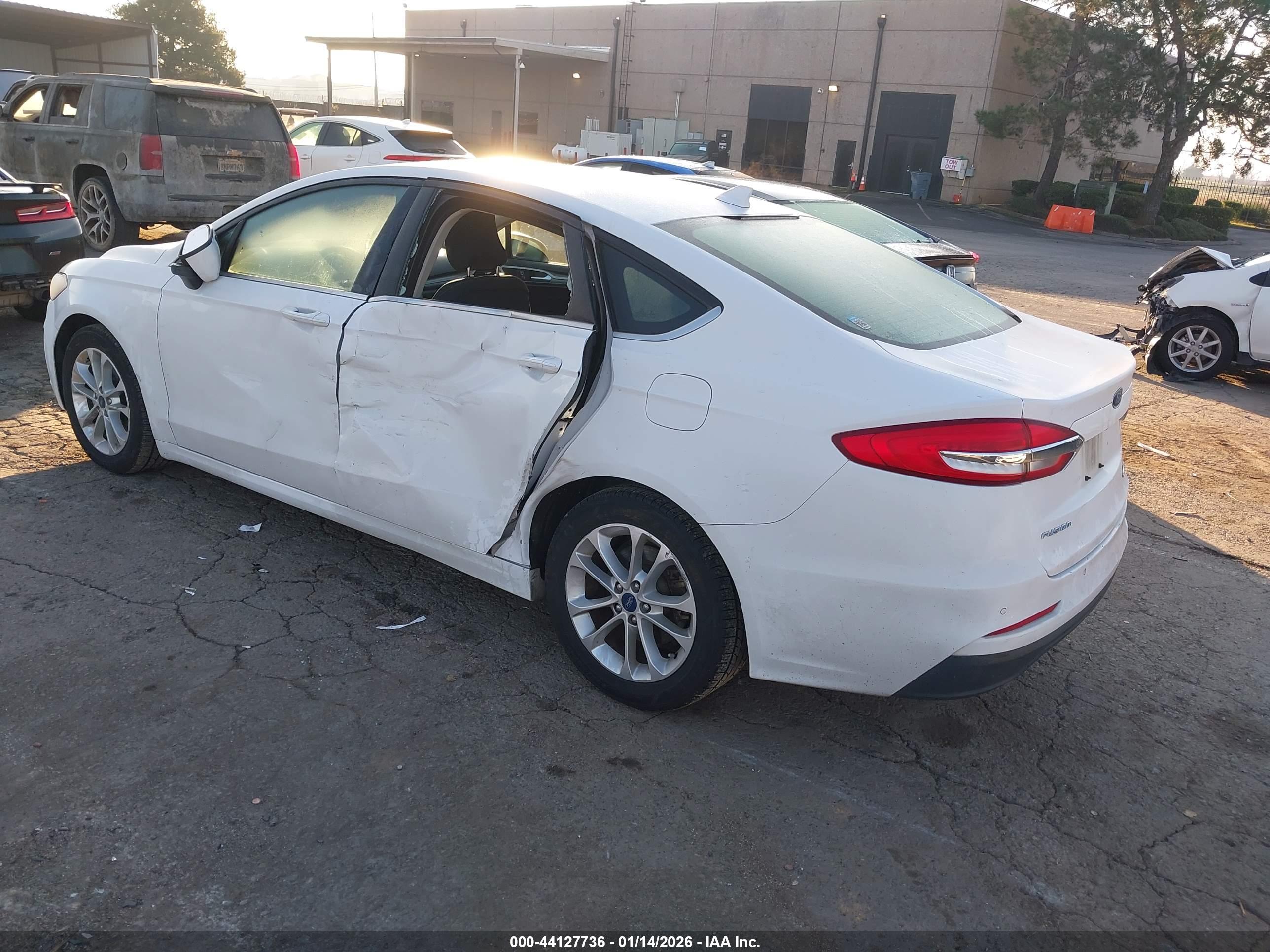FORD FUSION image 3
