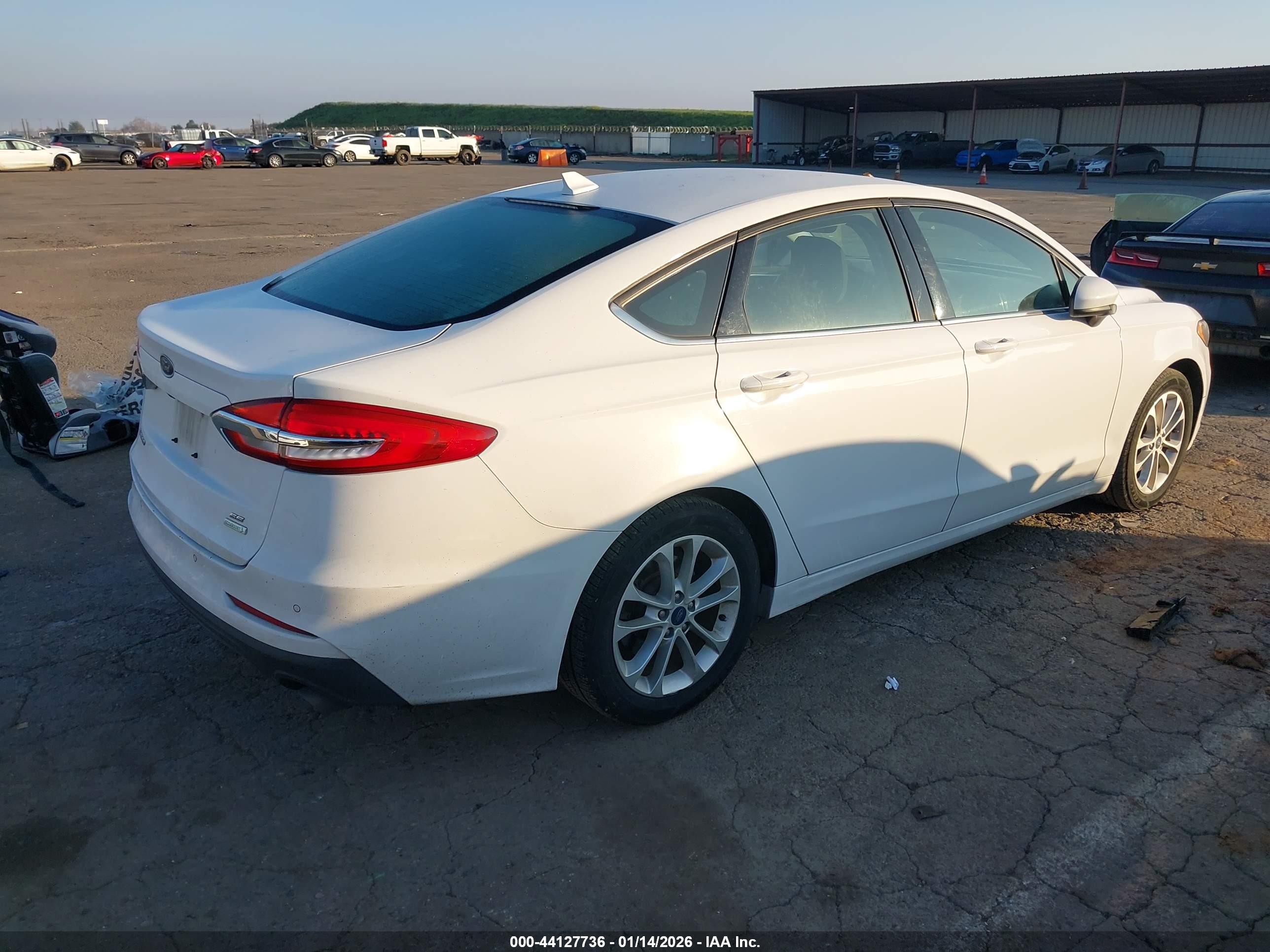 FORD FUSION image 4
