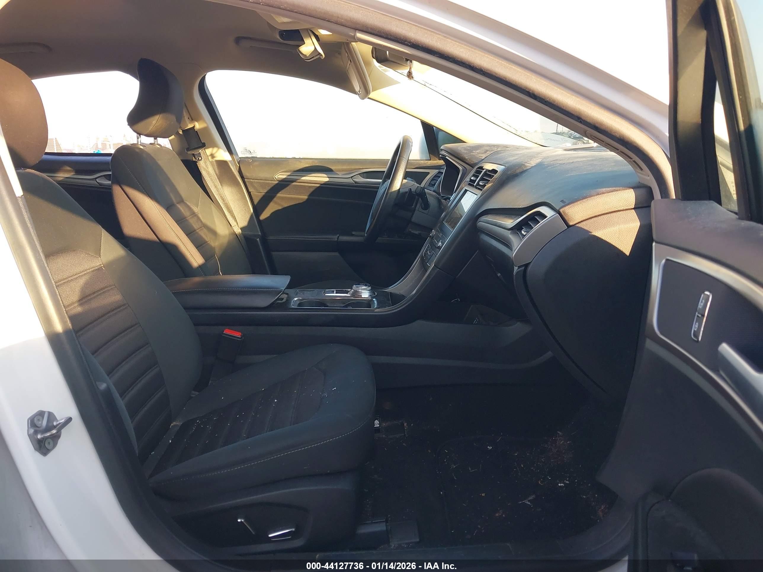 FORD FUSION image 5