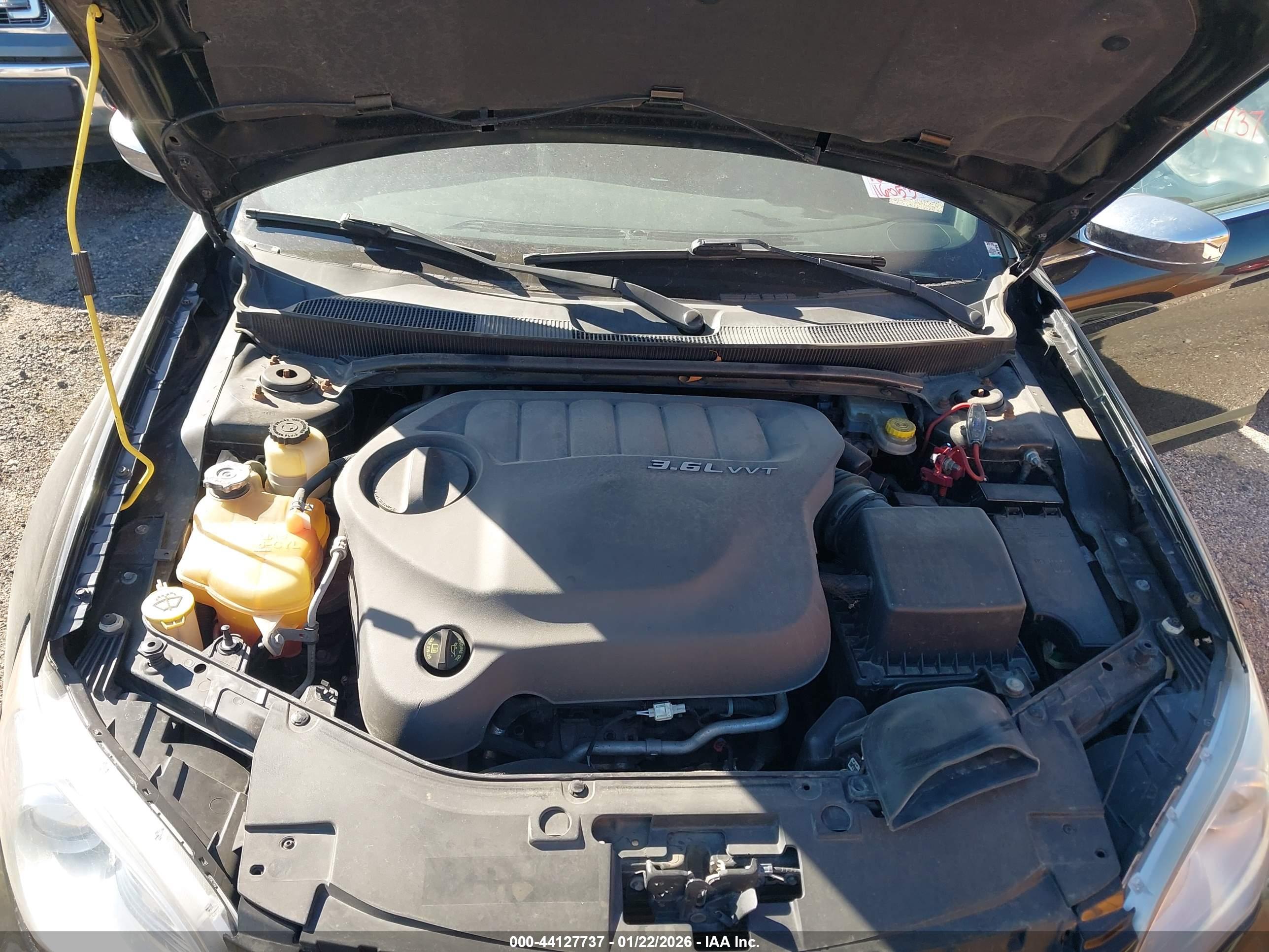 CHRYSLER 200 image 10