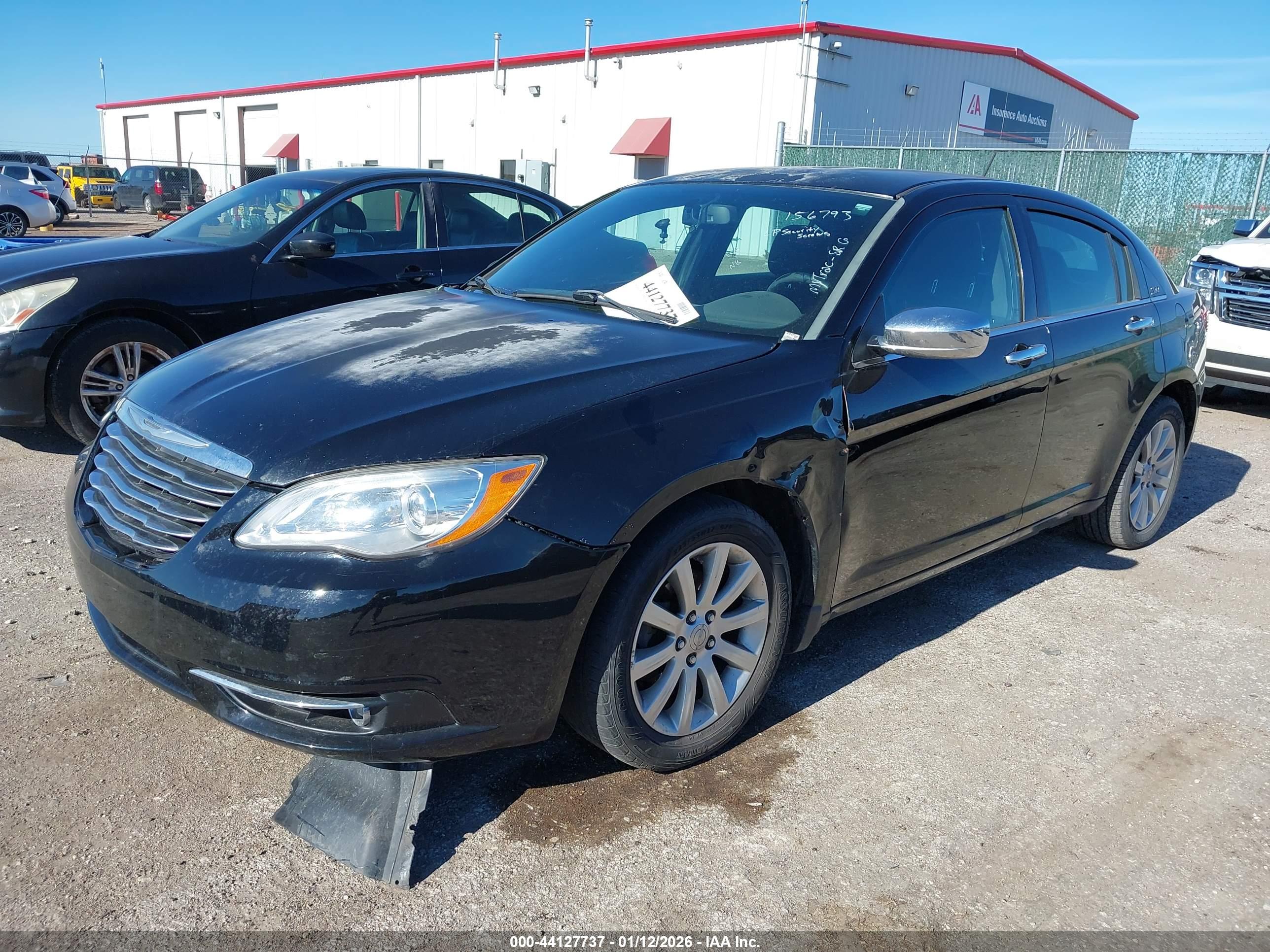 CHRYSLER 200 image 2