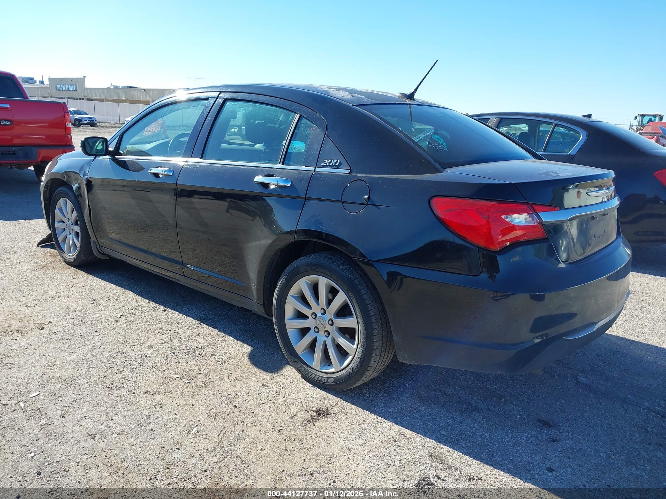CHRYSLER 200 image 3