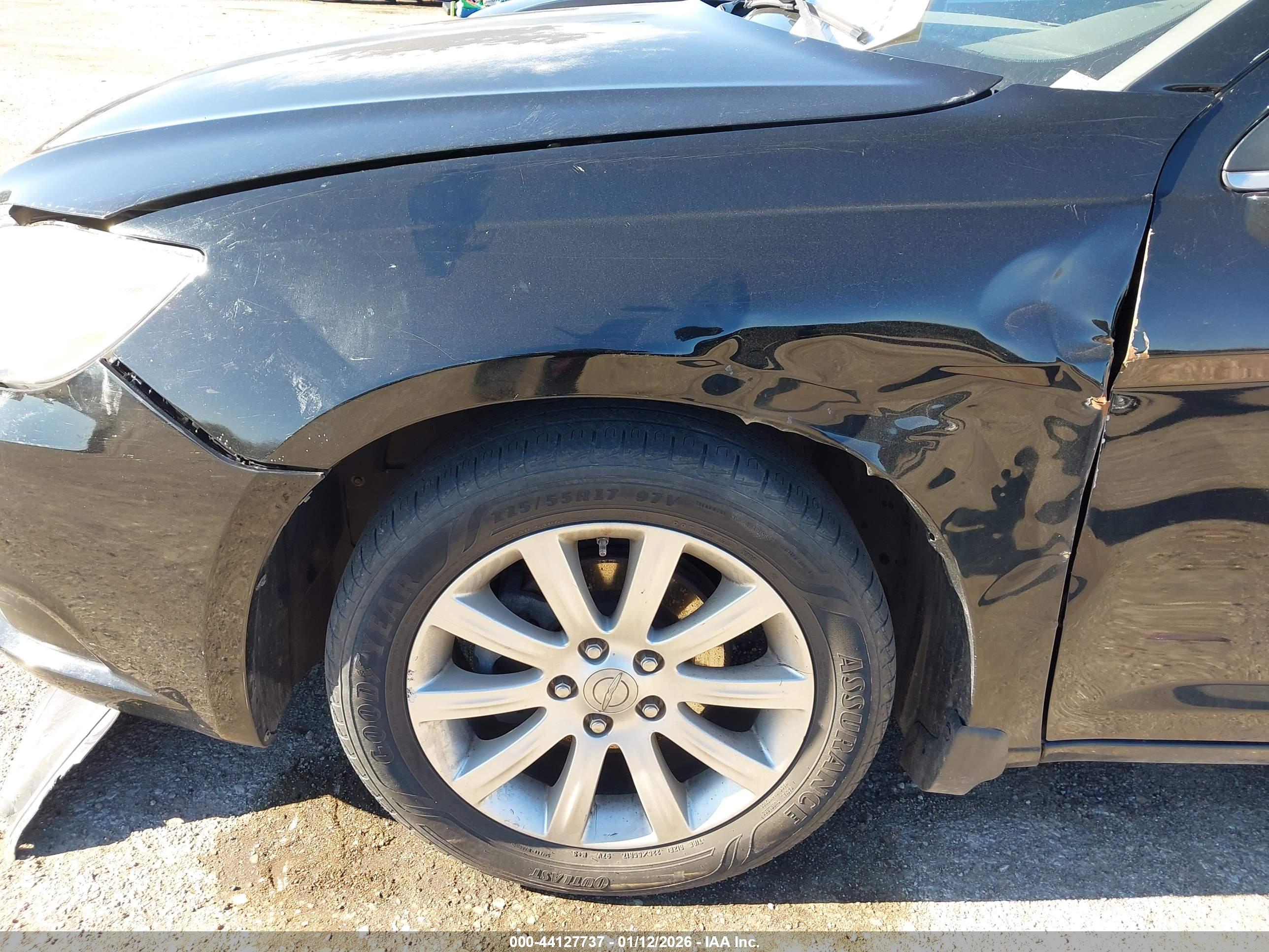 CHRYSLER 200 image 6