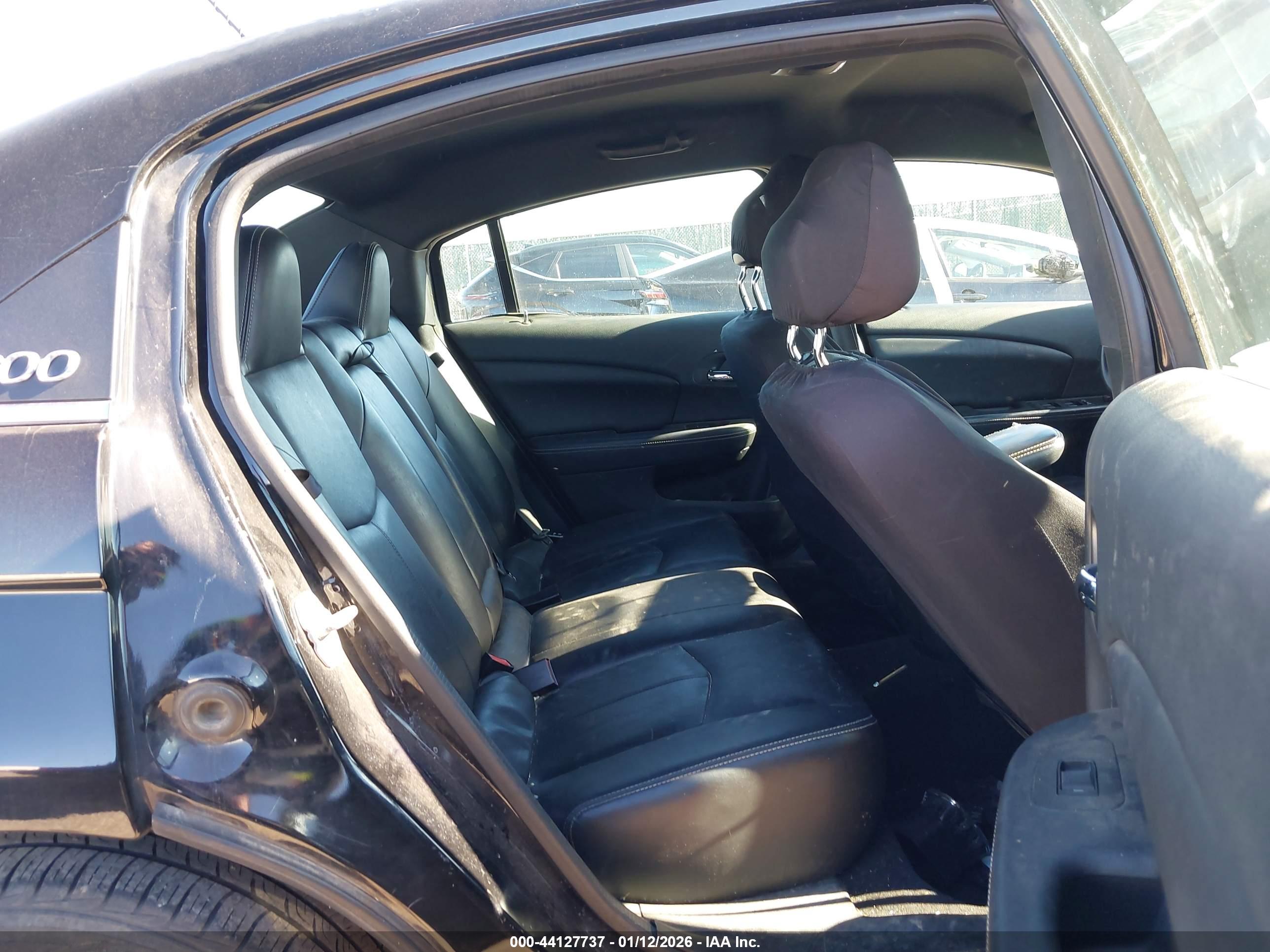 CHRYSLER 200 image 8
