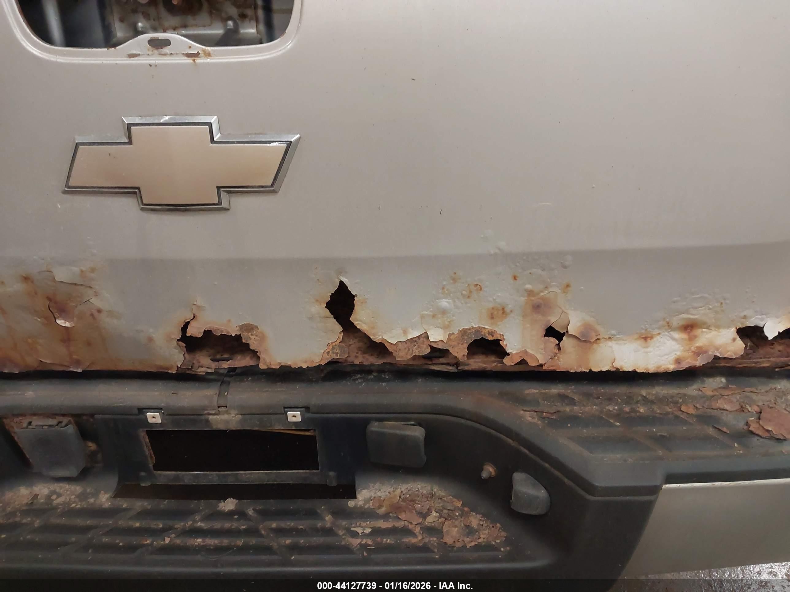 CHEVROLET SILVERADO image 6