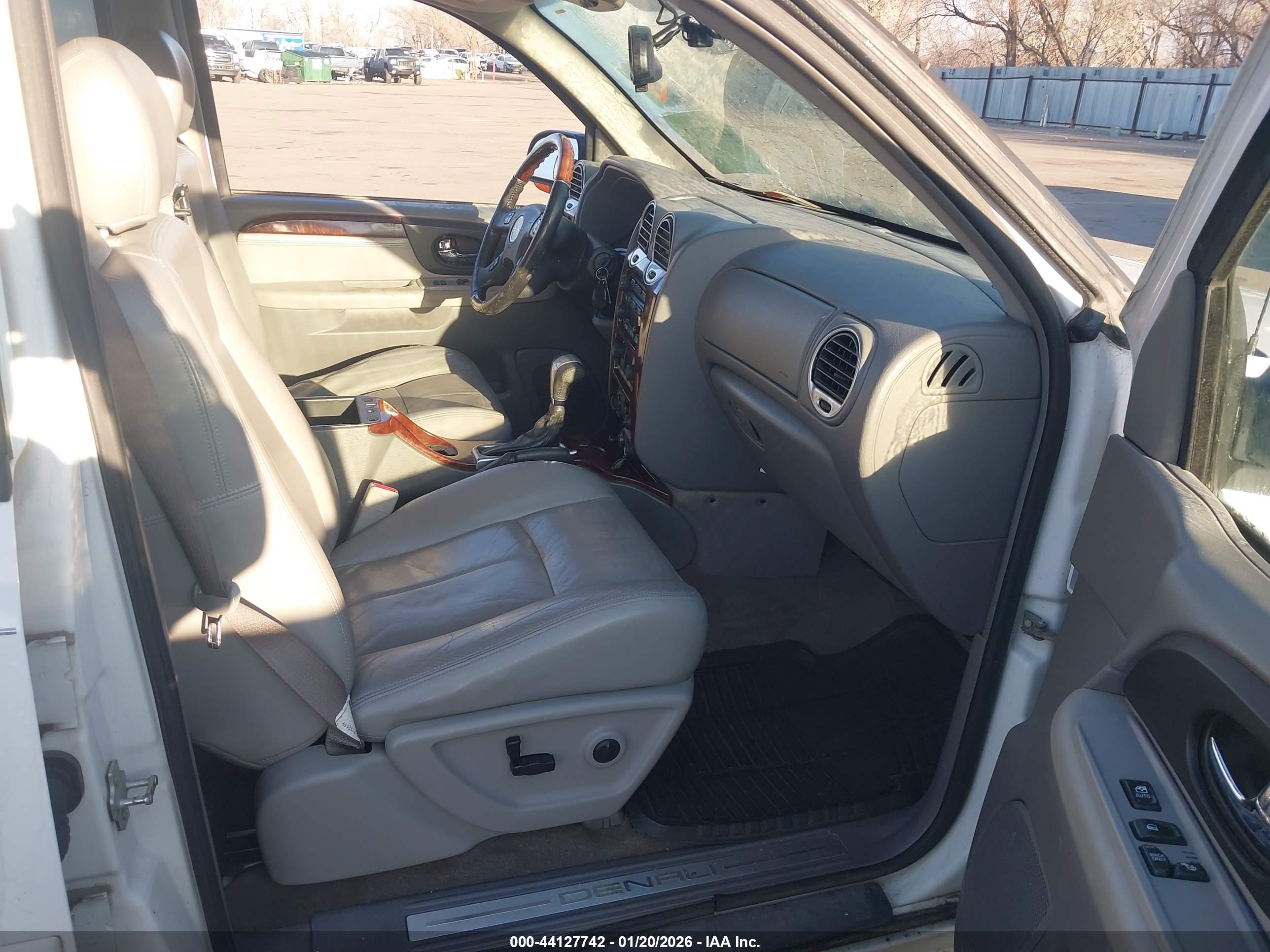 GMC ENVOY image 5