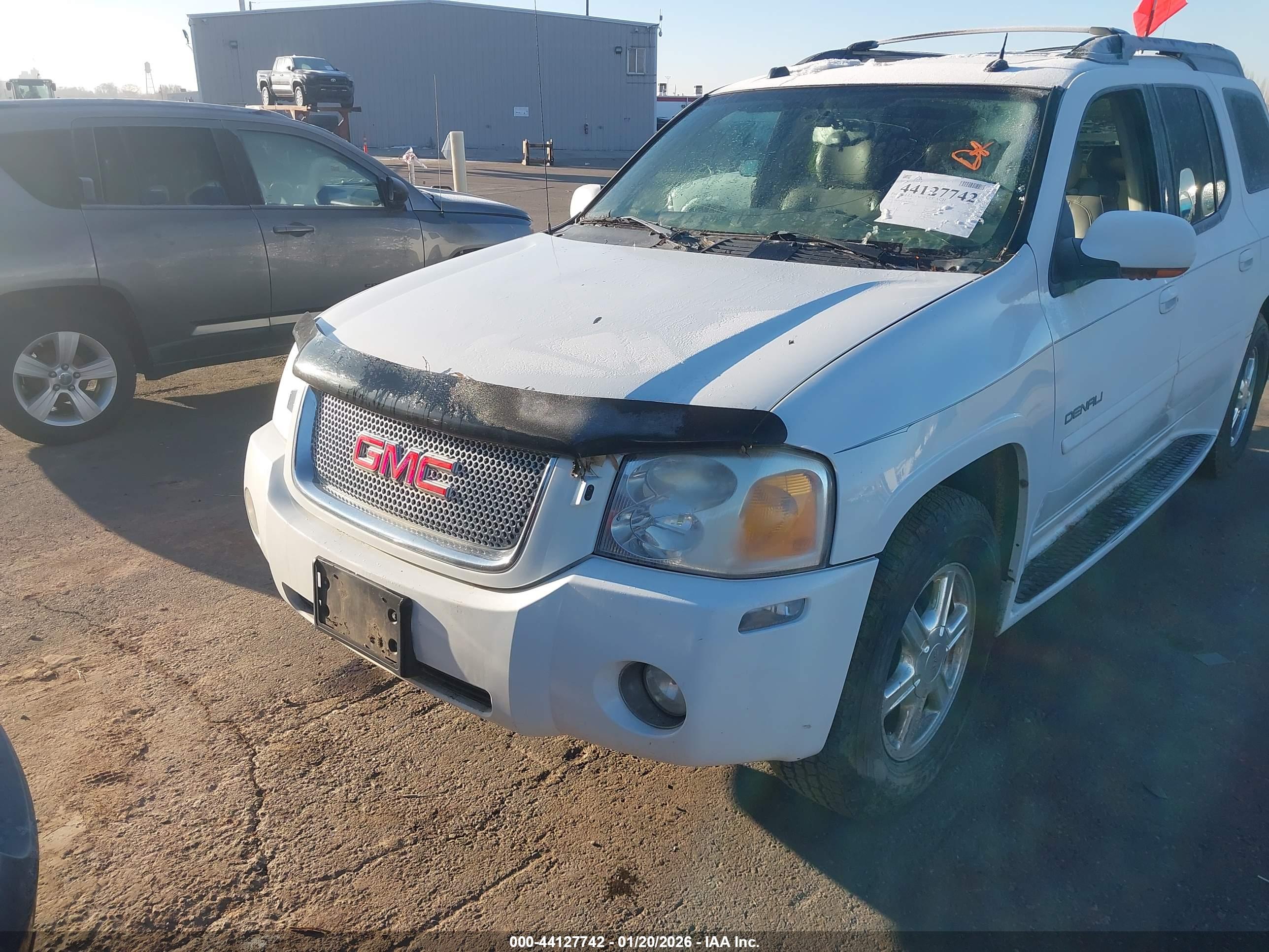 GMC ENVOY image 6