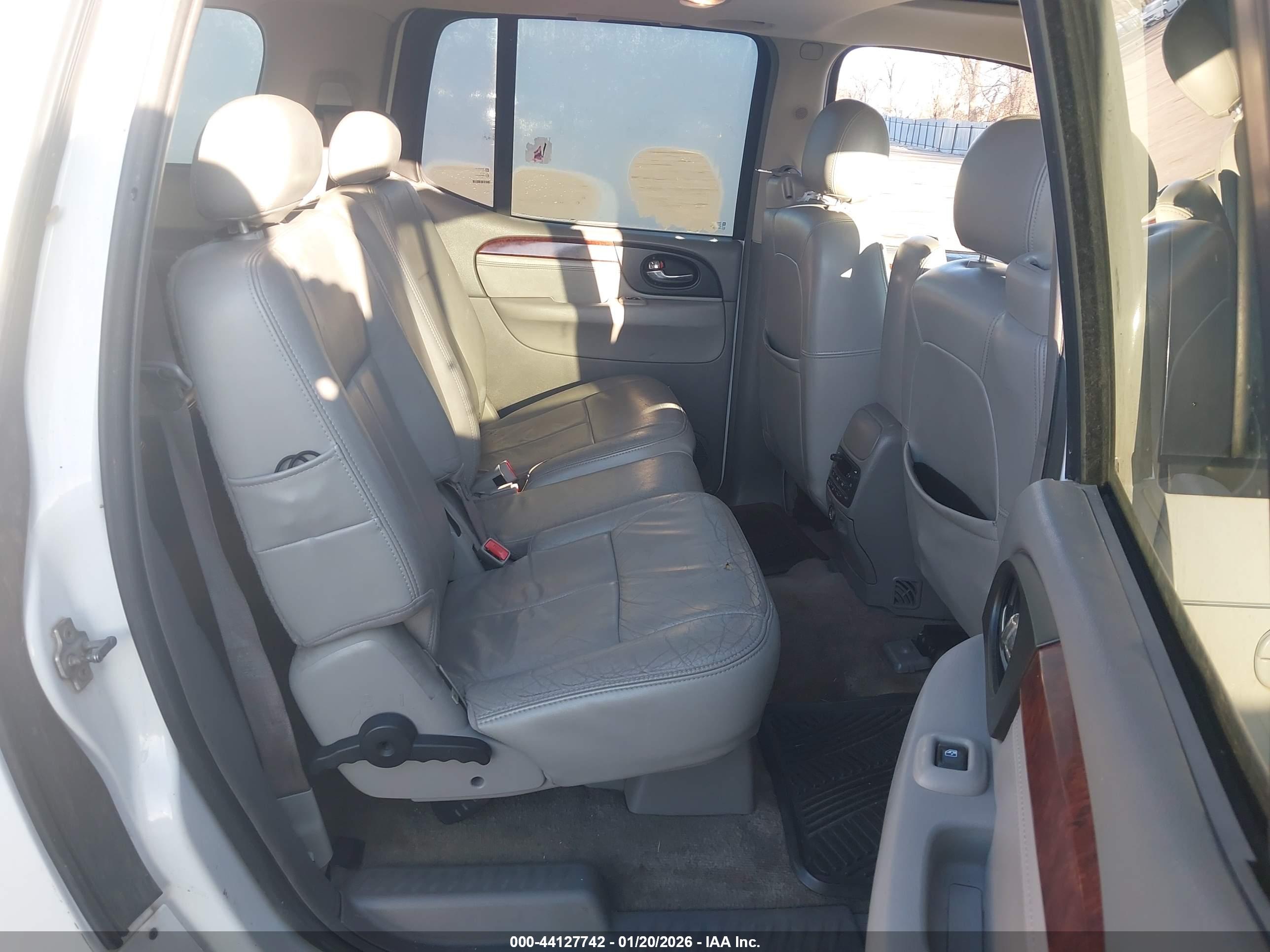 GMC ENVOY image 8