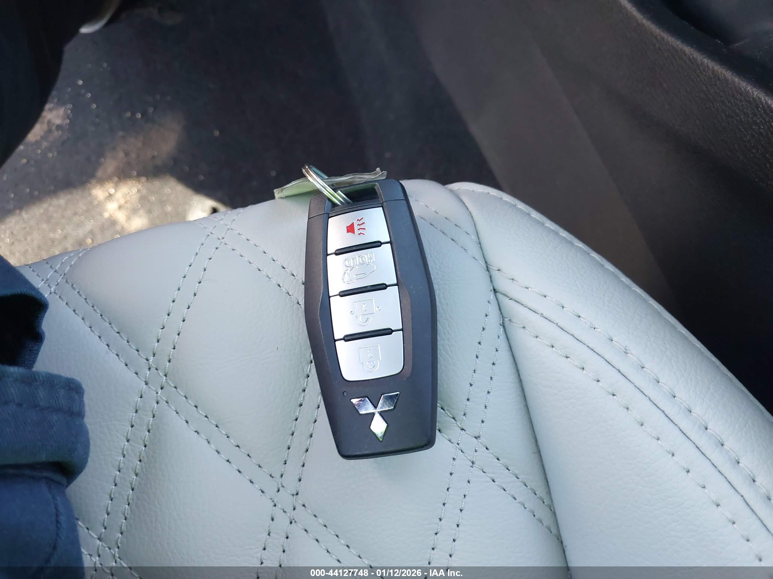 MITSUBISHI OUTLANDER image 11