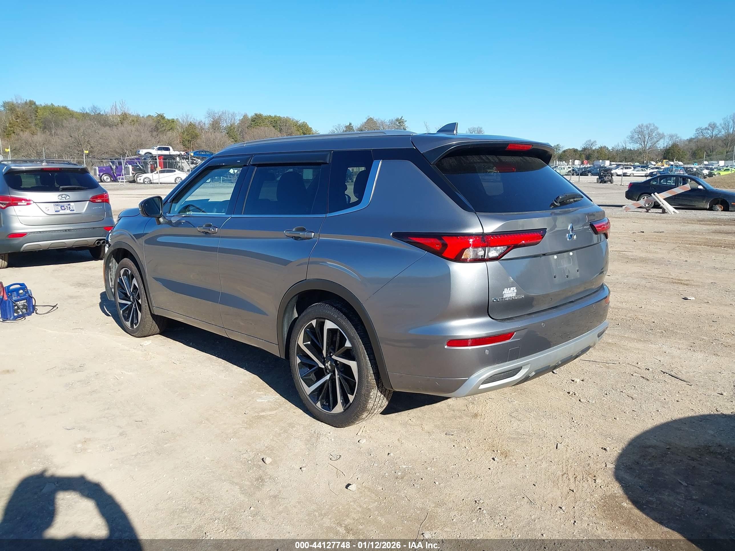 MITSUBISHI OUTLANDER image 3