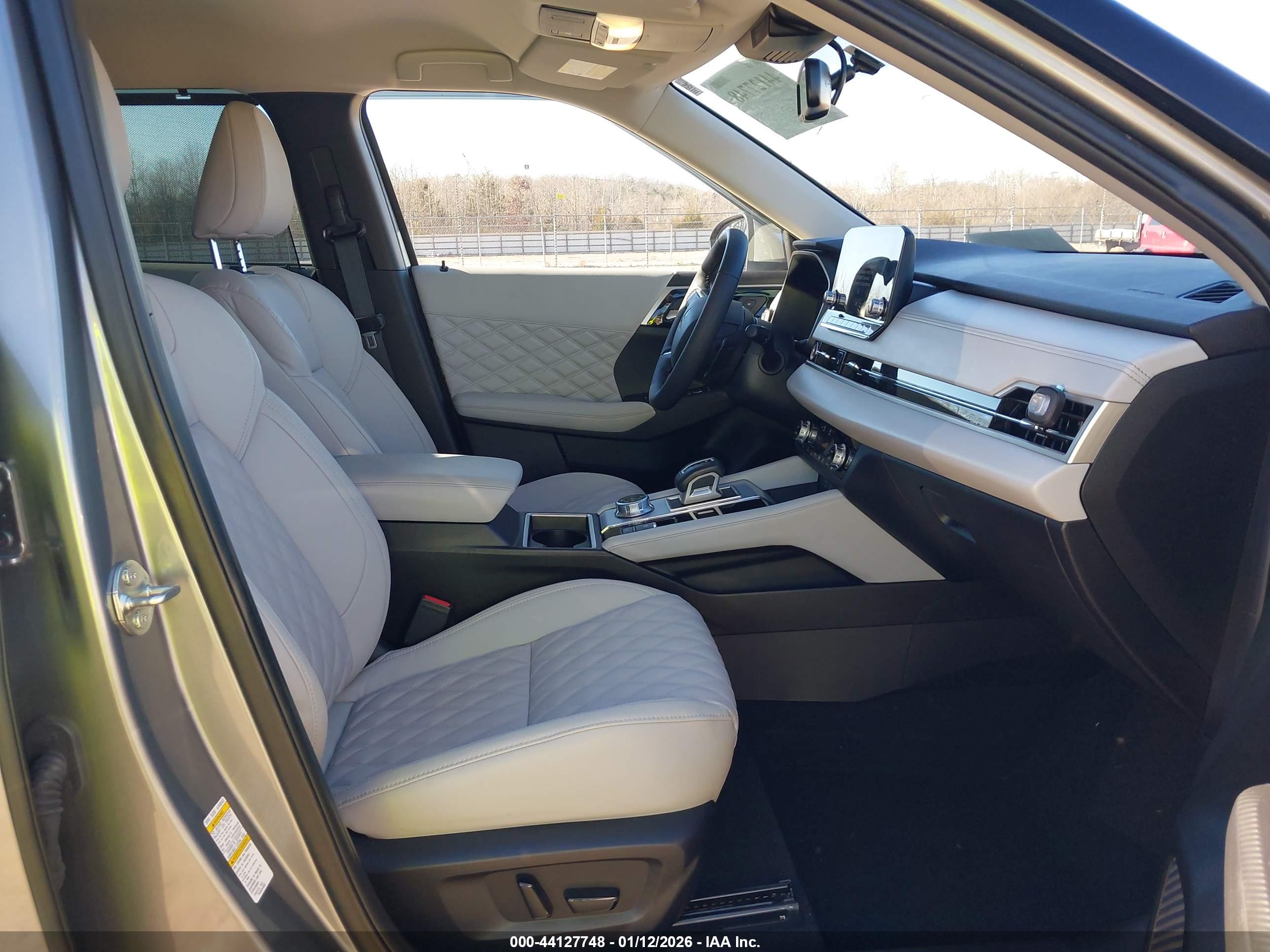 MITSUBISHI OUTLANDER image 5