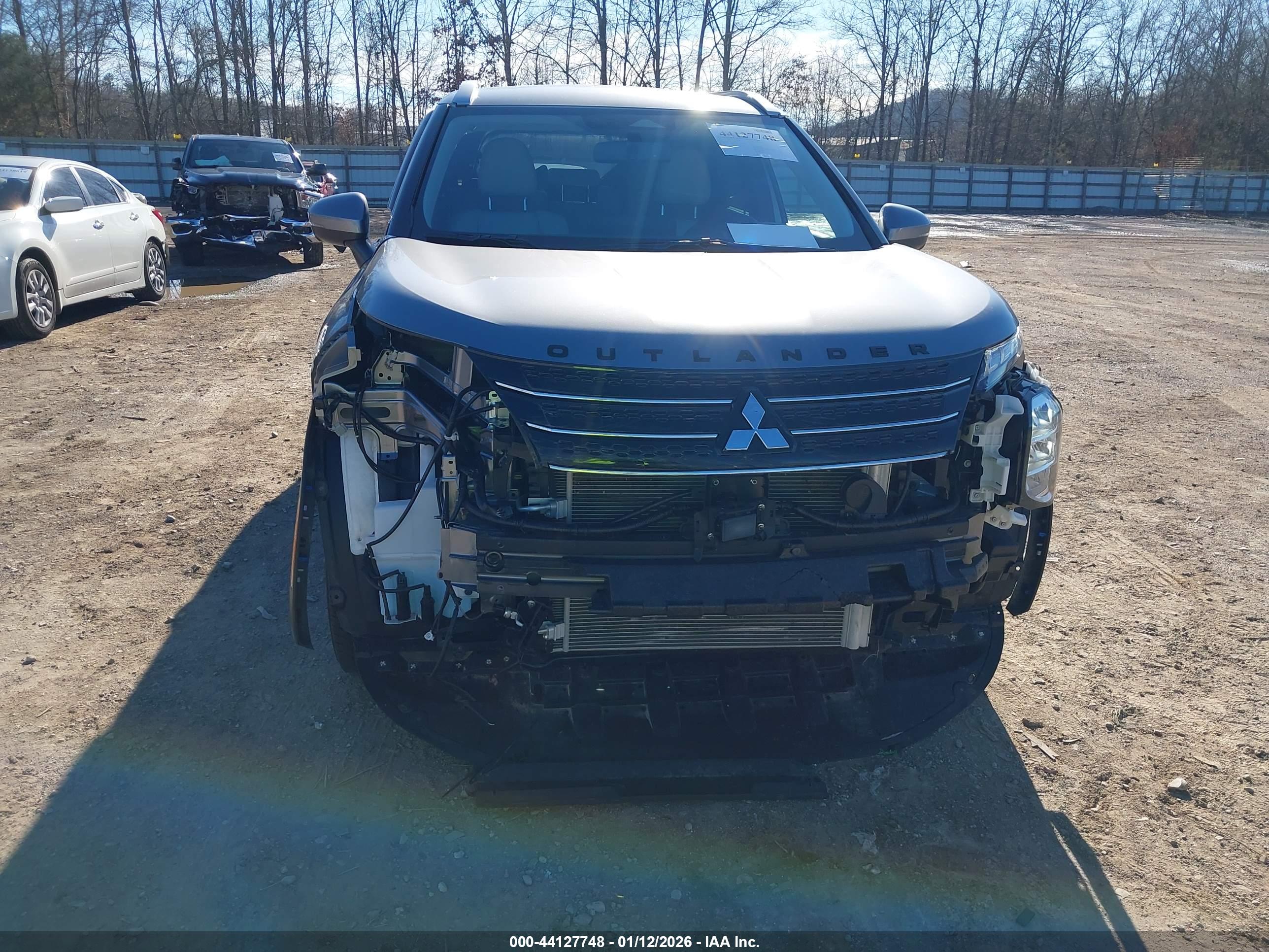 MITSUBISHI OUTLANDER image 6