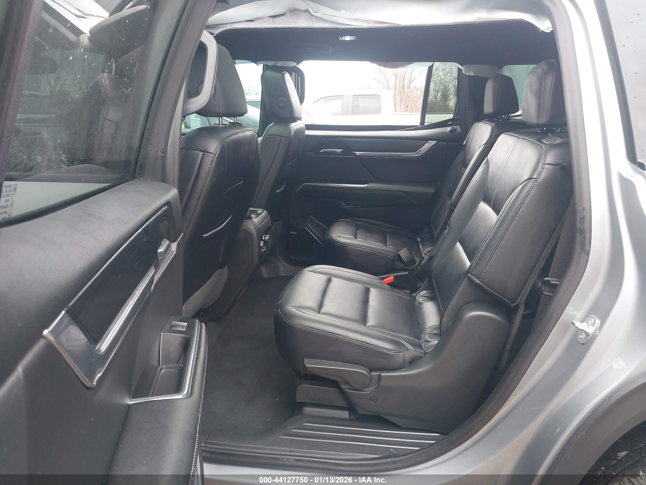 GMC ACADIA image 8