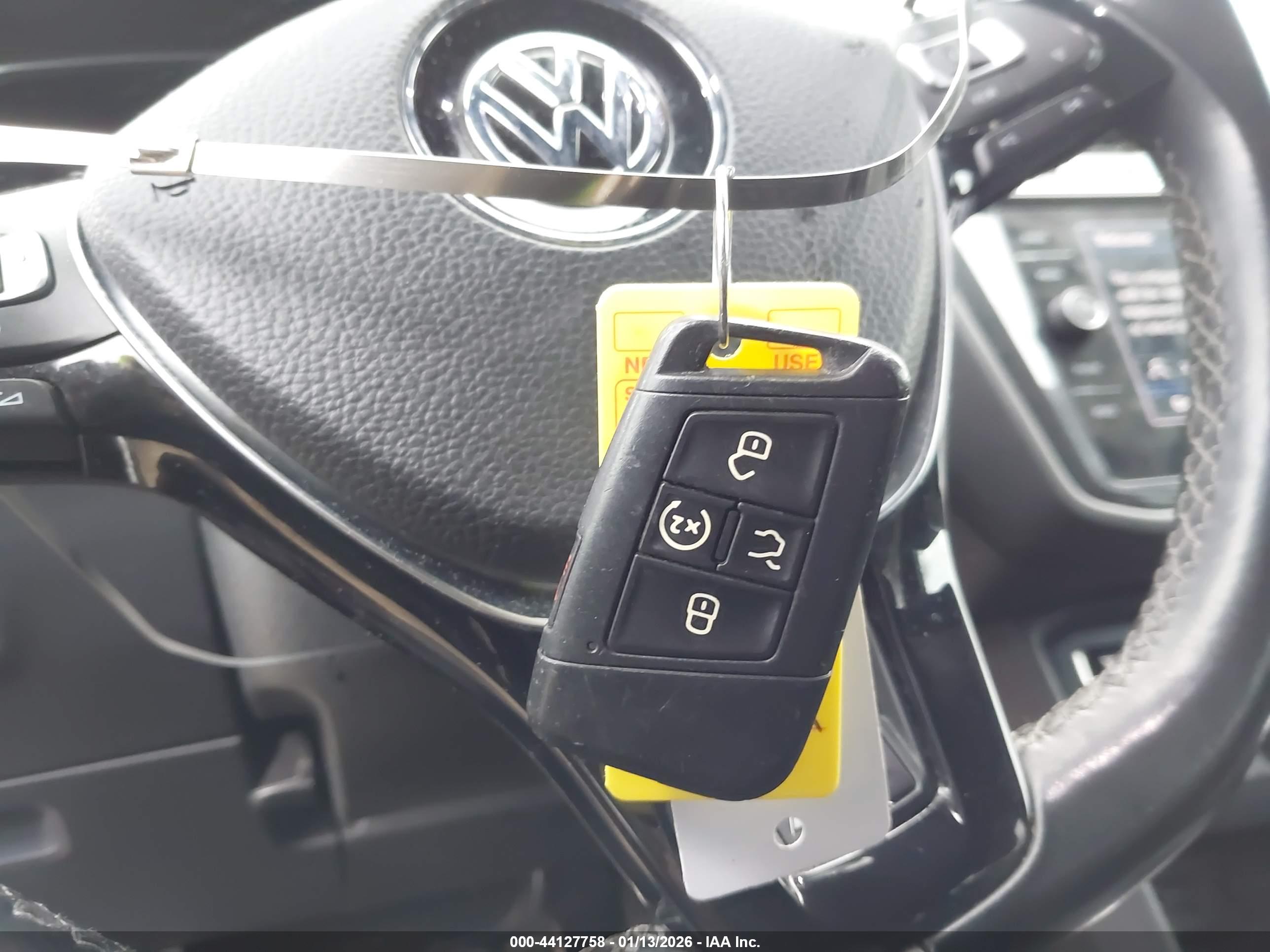 VOLKSWAGEN TIGUAN image 11