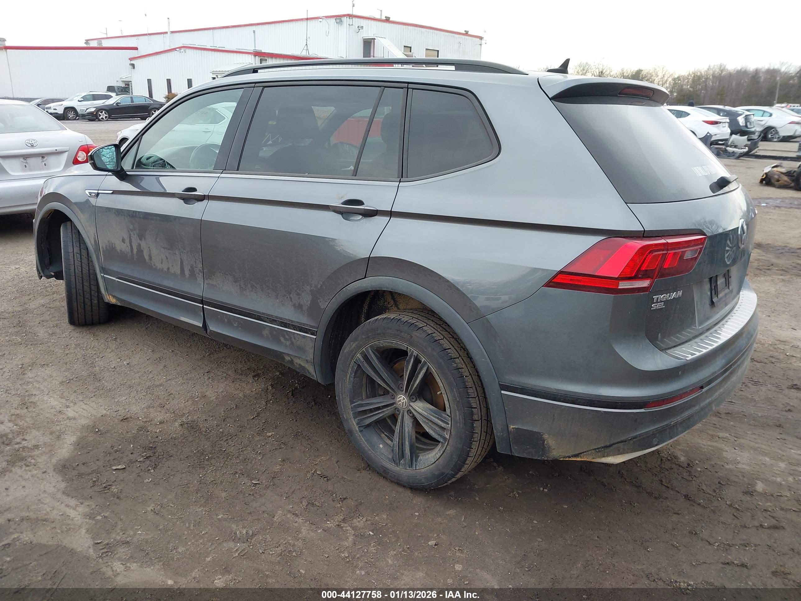 VOLKSWAGEN TIGUAN image 3