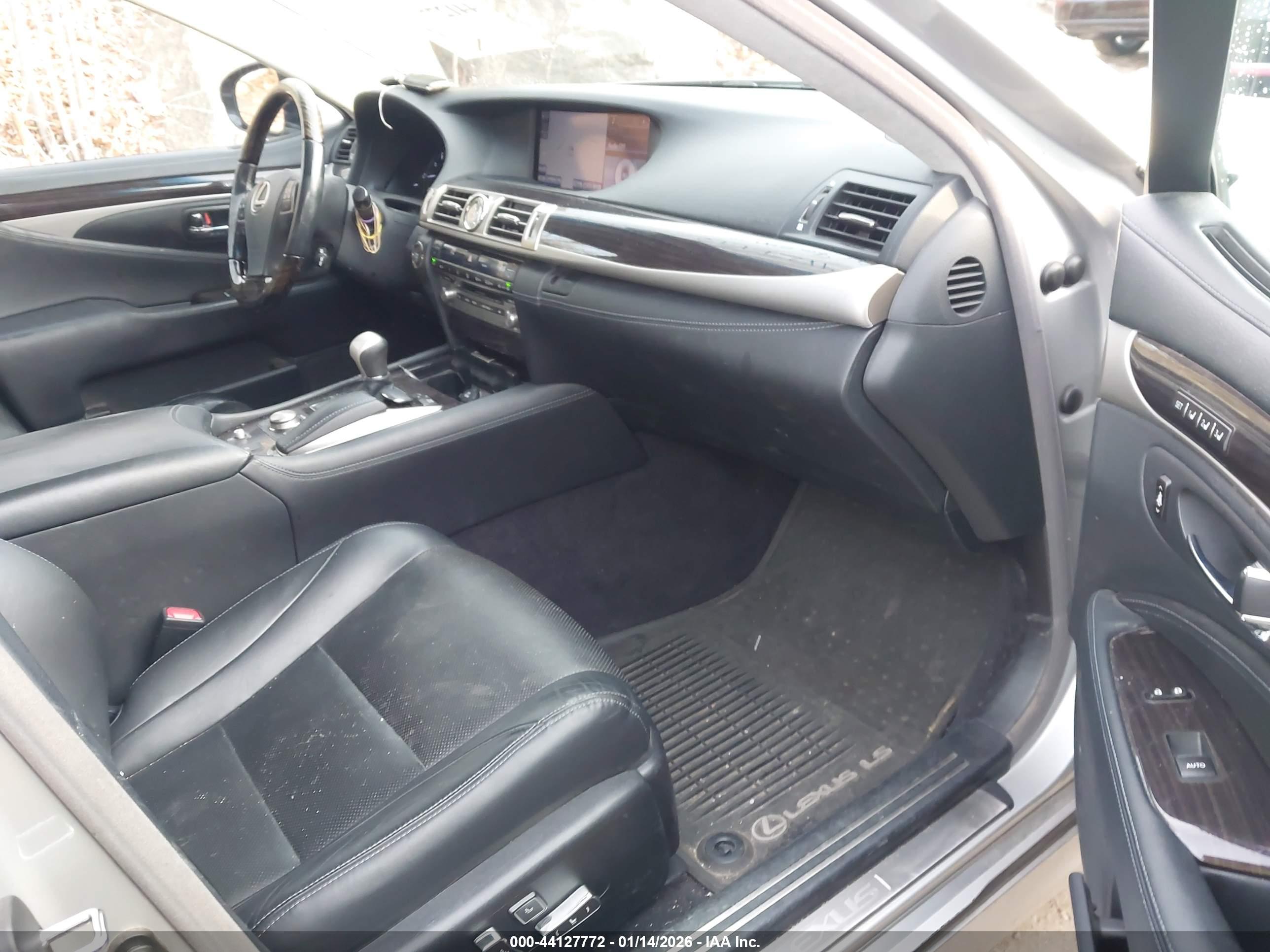 LEXUS LS image 5