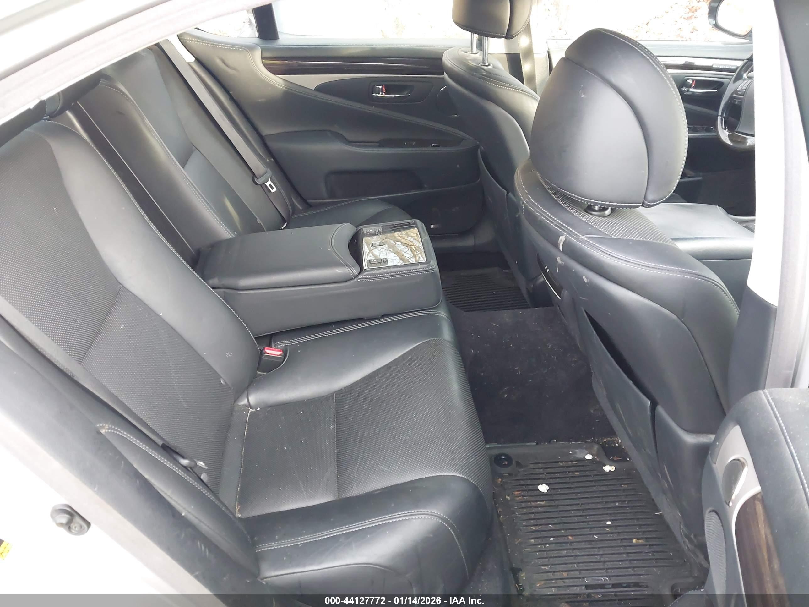 LEXUS LS image 8