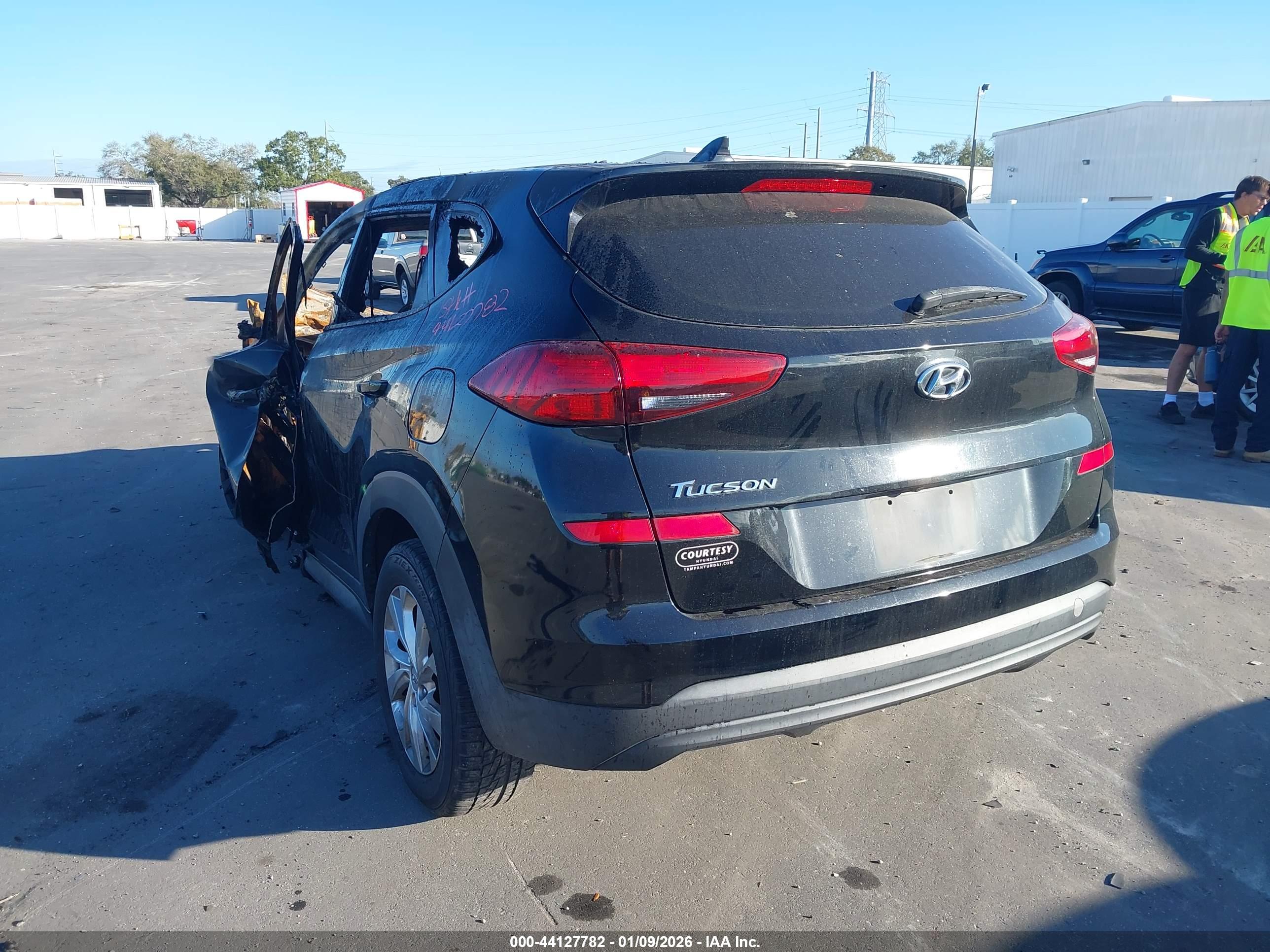 HYUNDAI TUCSON image 3