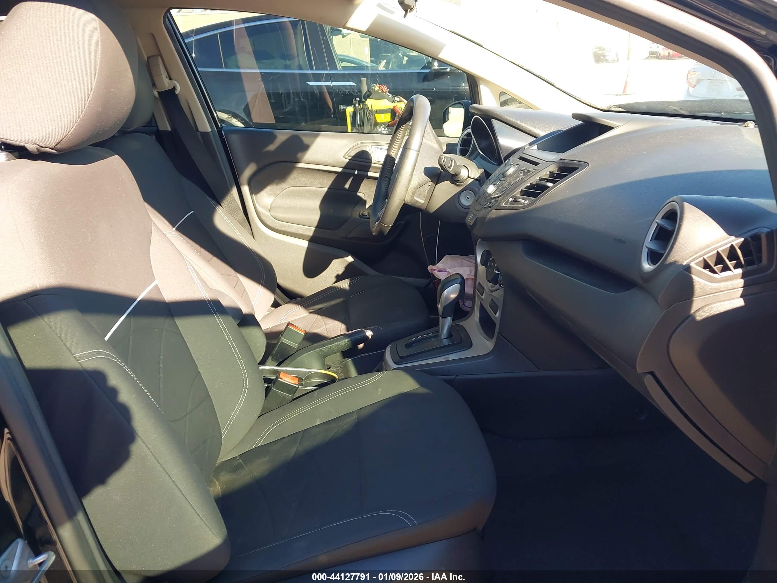 FORD FIESTA image 5