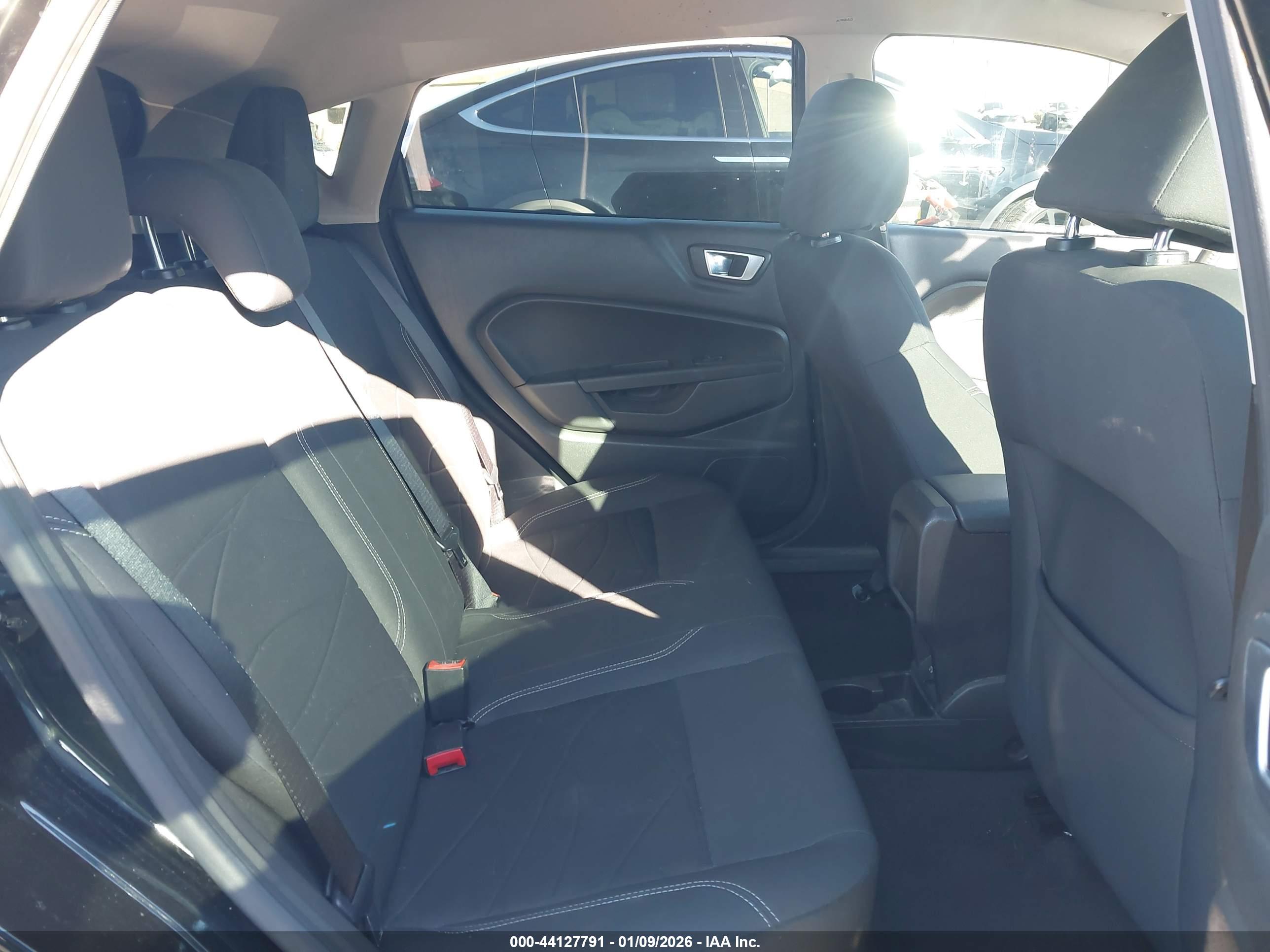 FORD FIESTA image 8
