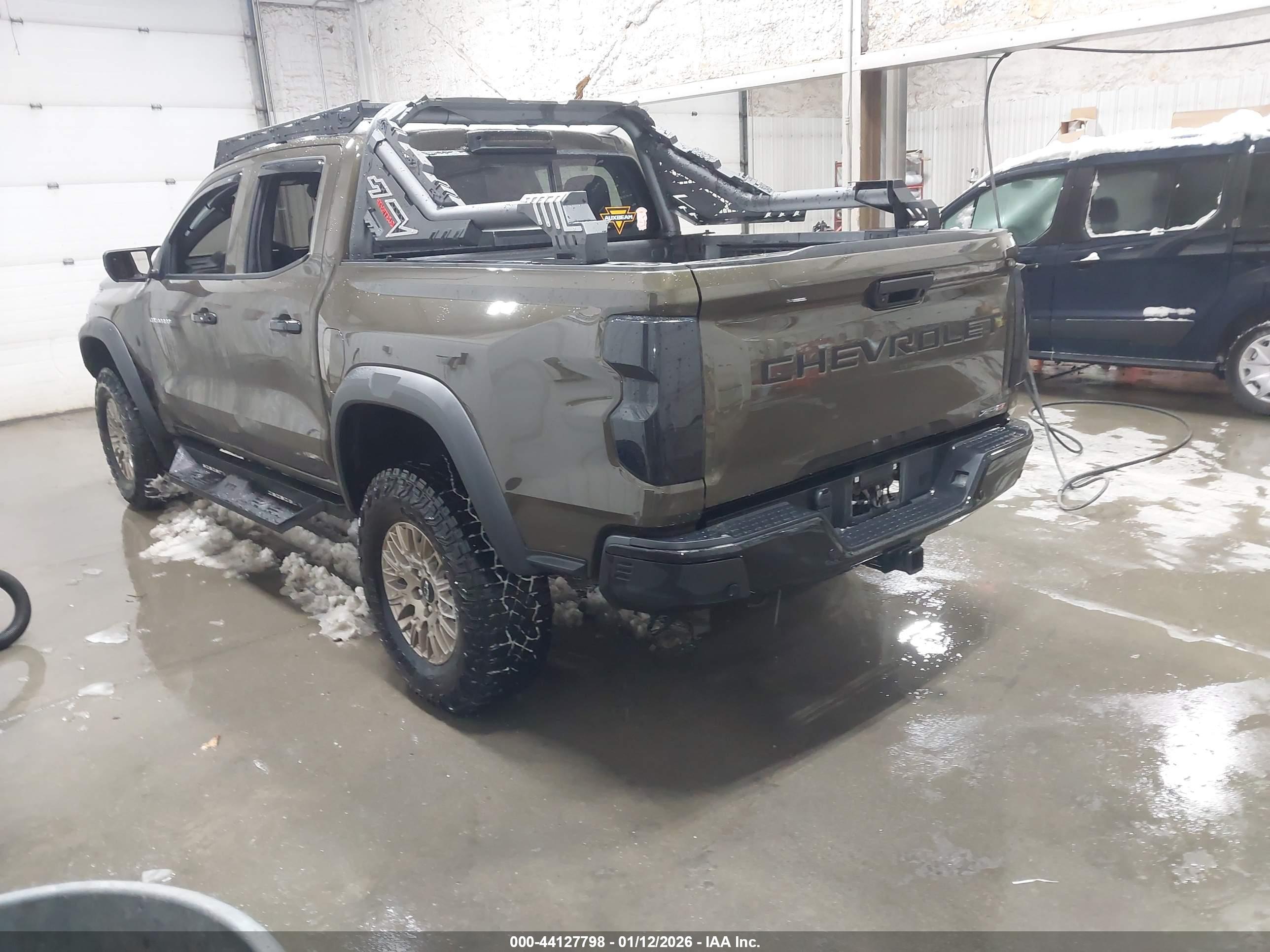 CHEVROLET COLORADO image 3