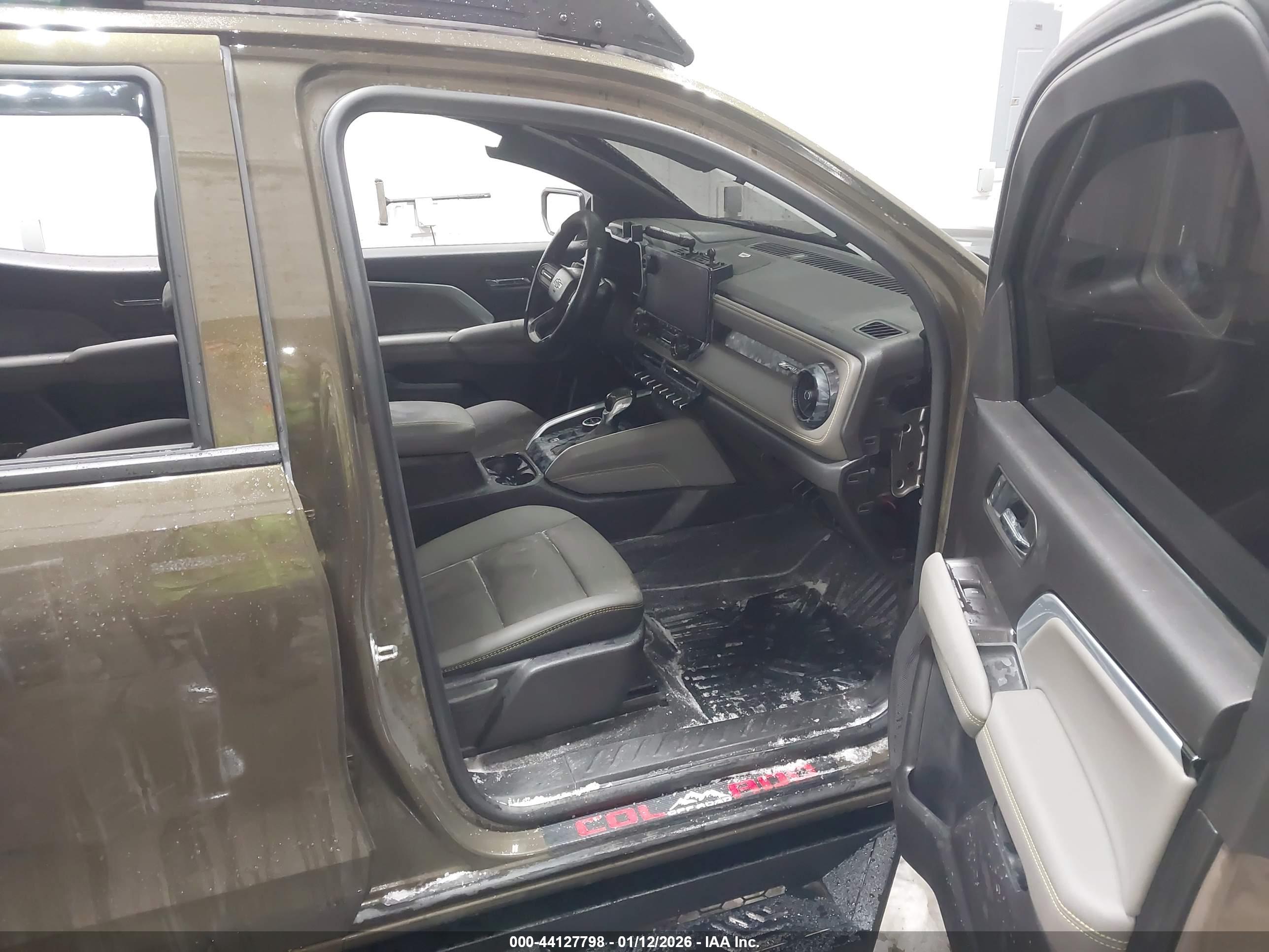 CHEVROLET COLORADO image 5