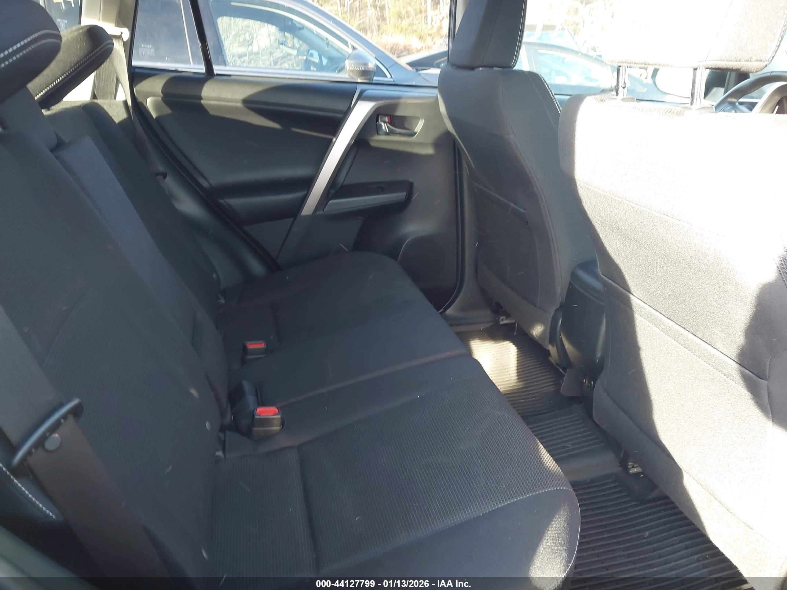TOYOTA RAV4 image 8