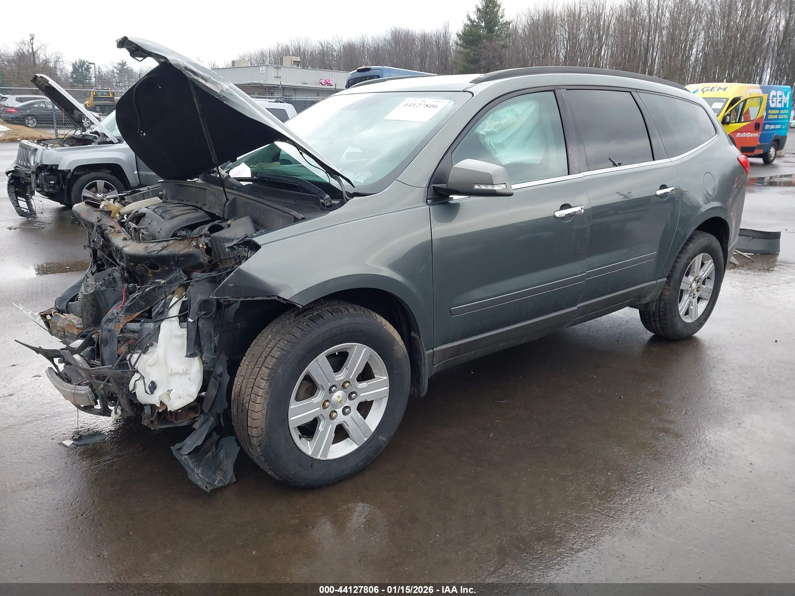 CHEVROLET TRAVERSE image 2