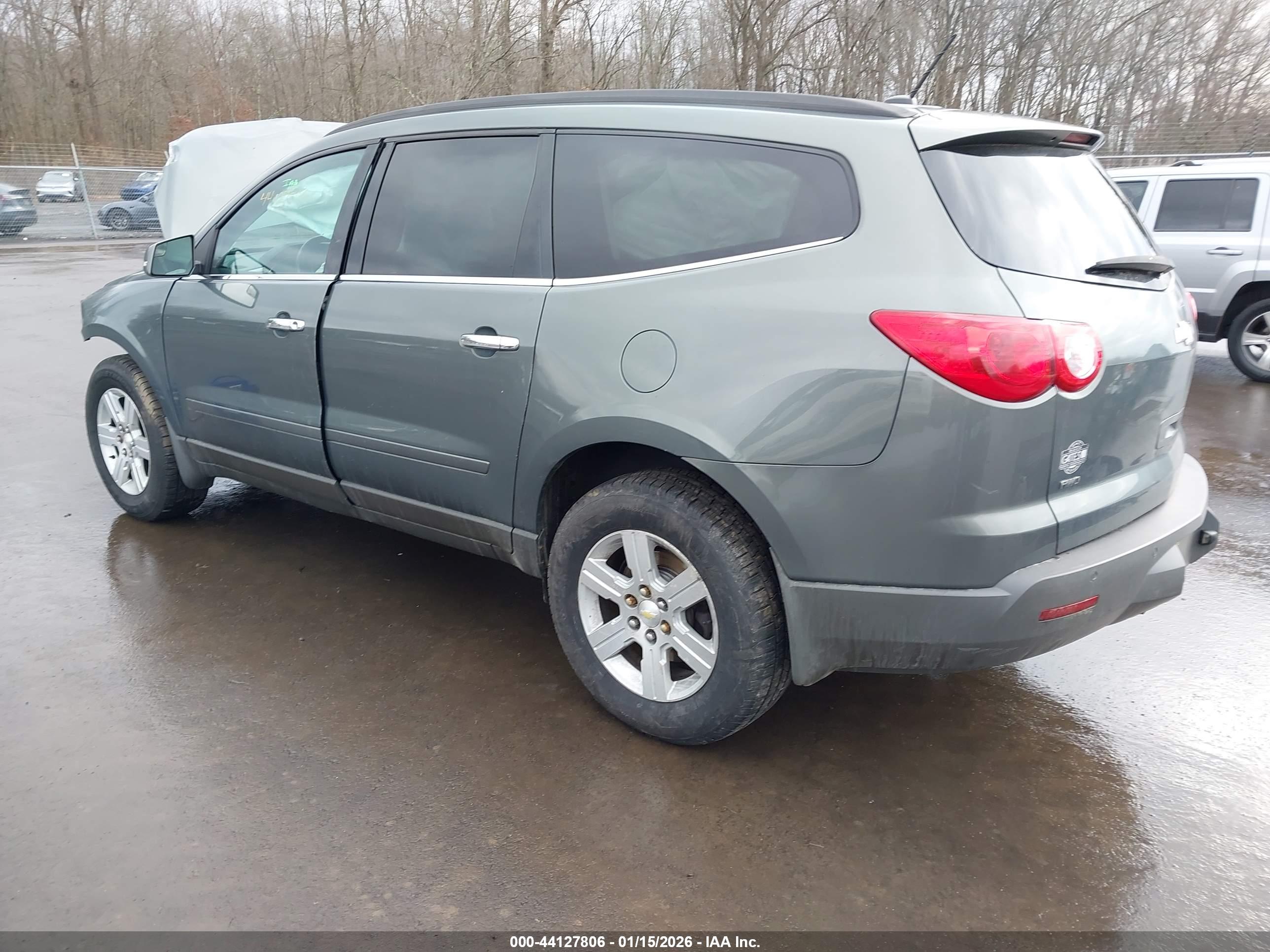 CHEVROLET TRAVERSE image 3