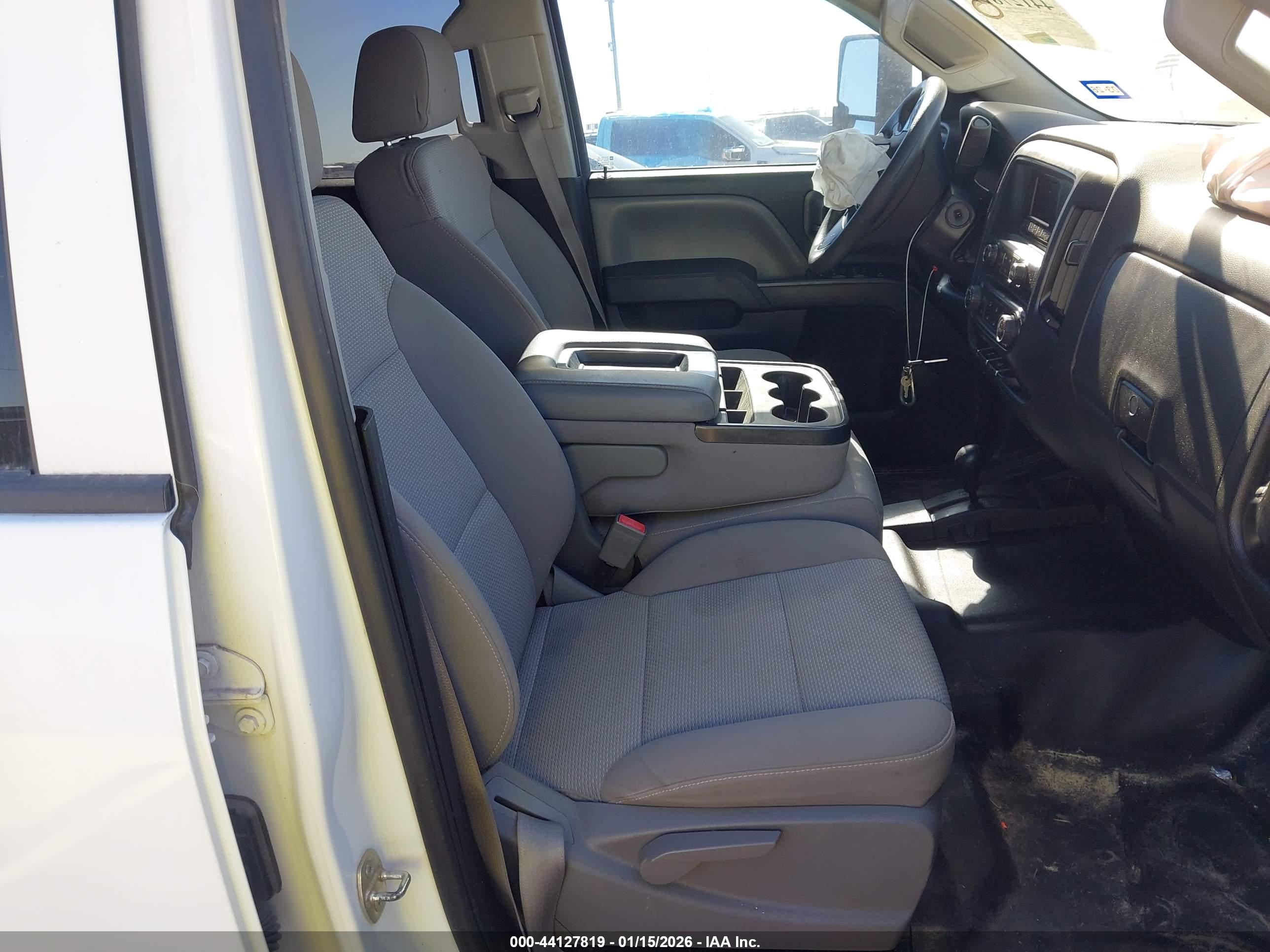 CHEVROLET SILVERADO image 5